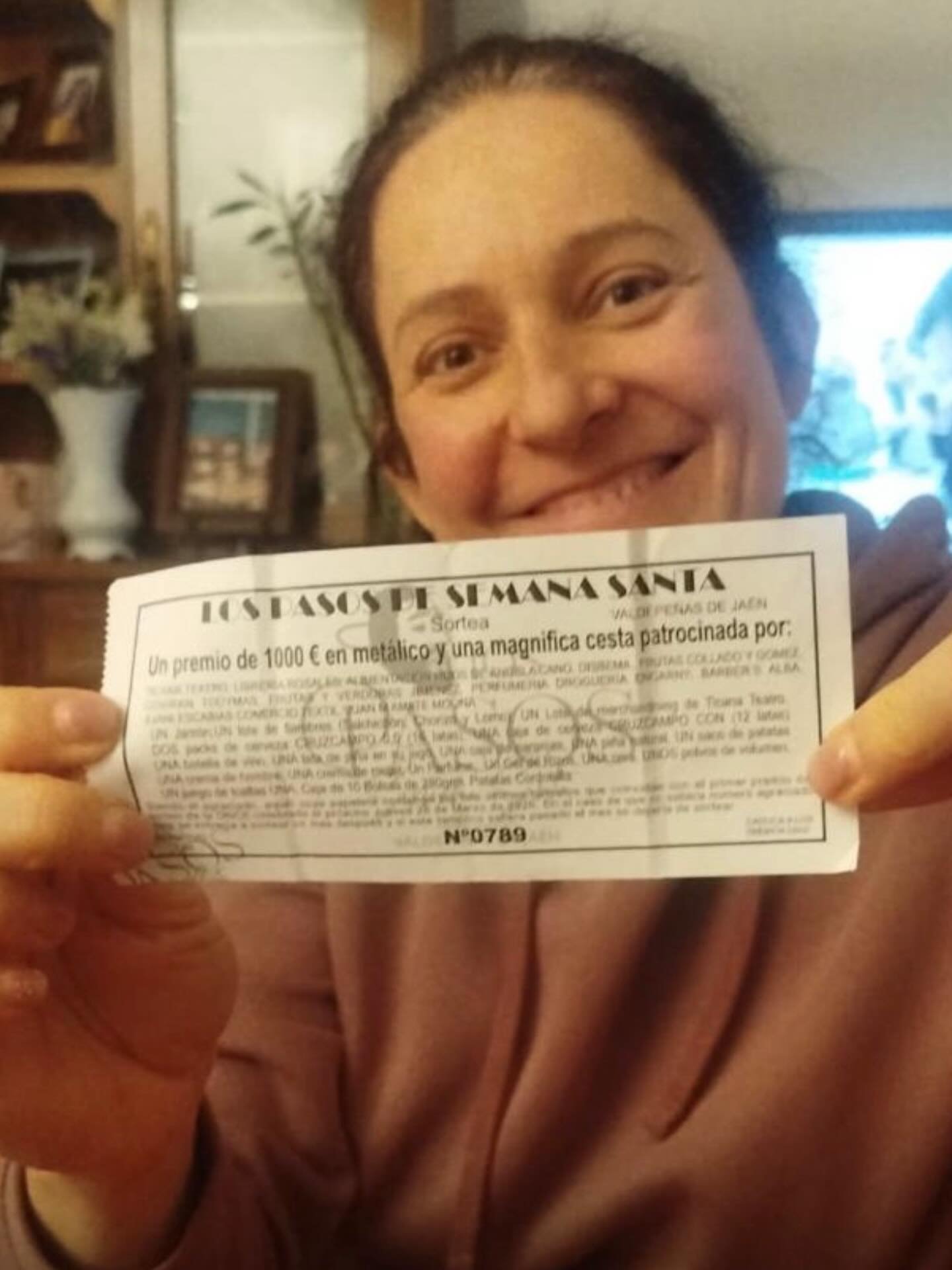 Enhorabuena Maricarmen. Ya tenemos ganadora de la maravillosa cesta de #lospasosvaldepe&ntilde;eros y del premio de los 1000&euro;