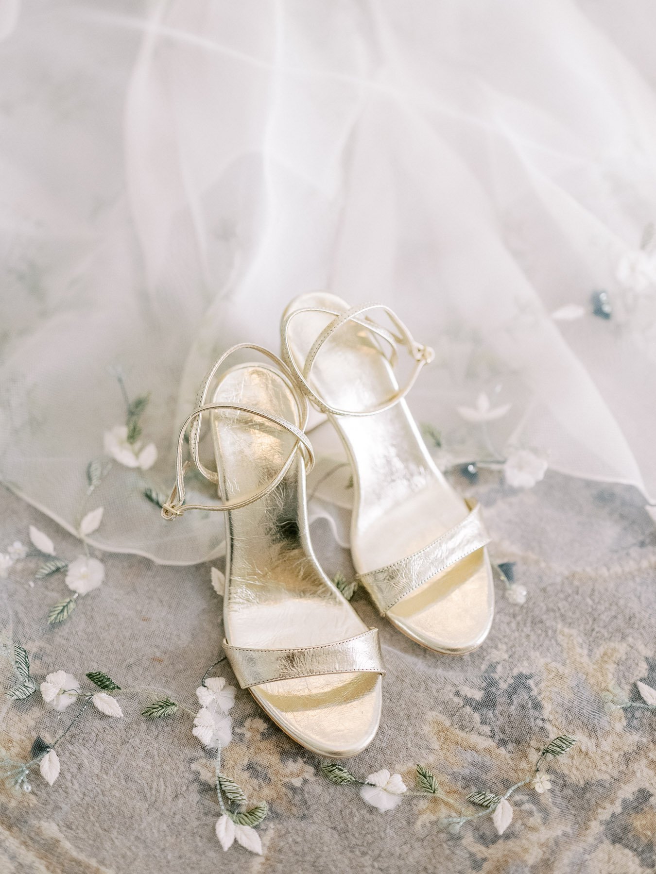 Chateau on the Lake Wedding by Michelle Lange Photography-7.jpg