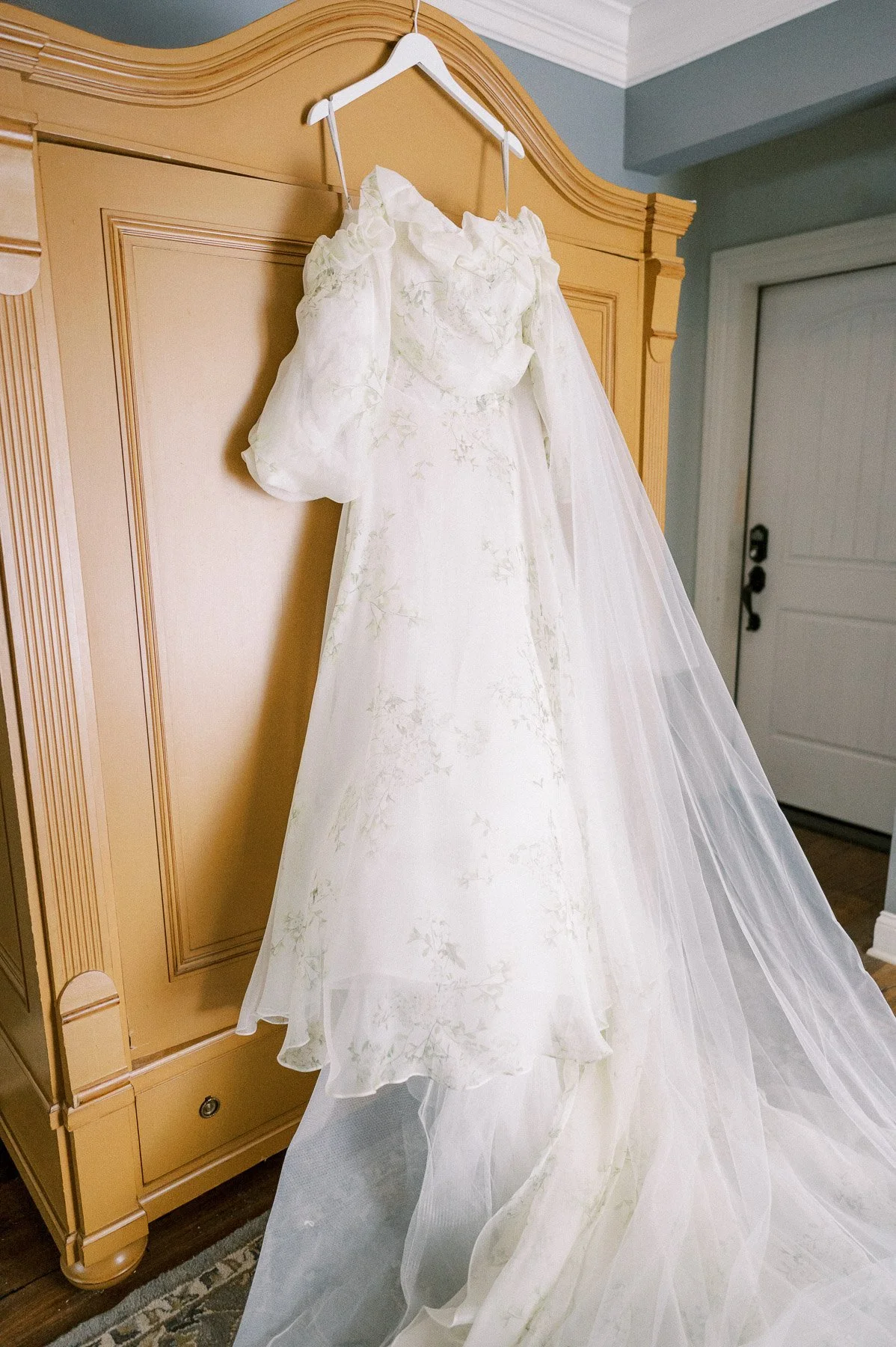 Chateau on the Lake Wedding by Michelle Lange Photography-8.jpg