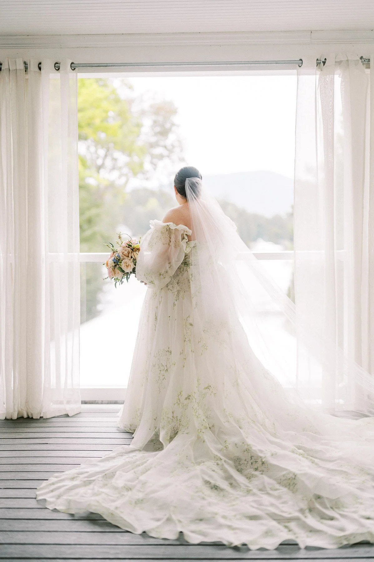 Chateau on the Lake Wedding by Michelle Lange Photography-15.jpg