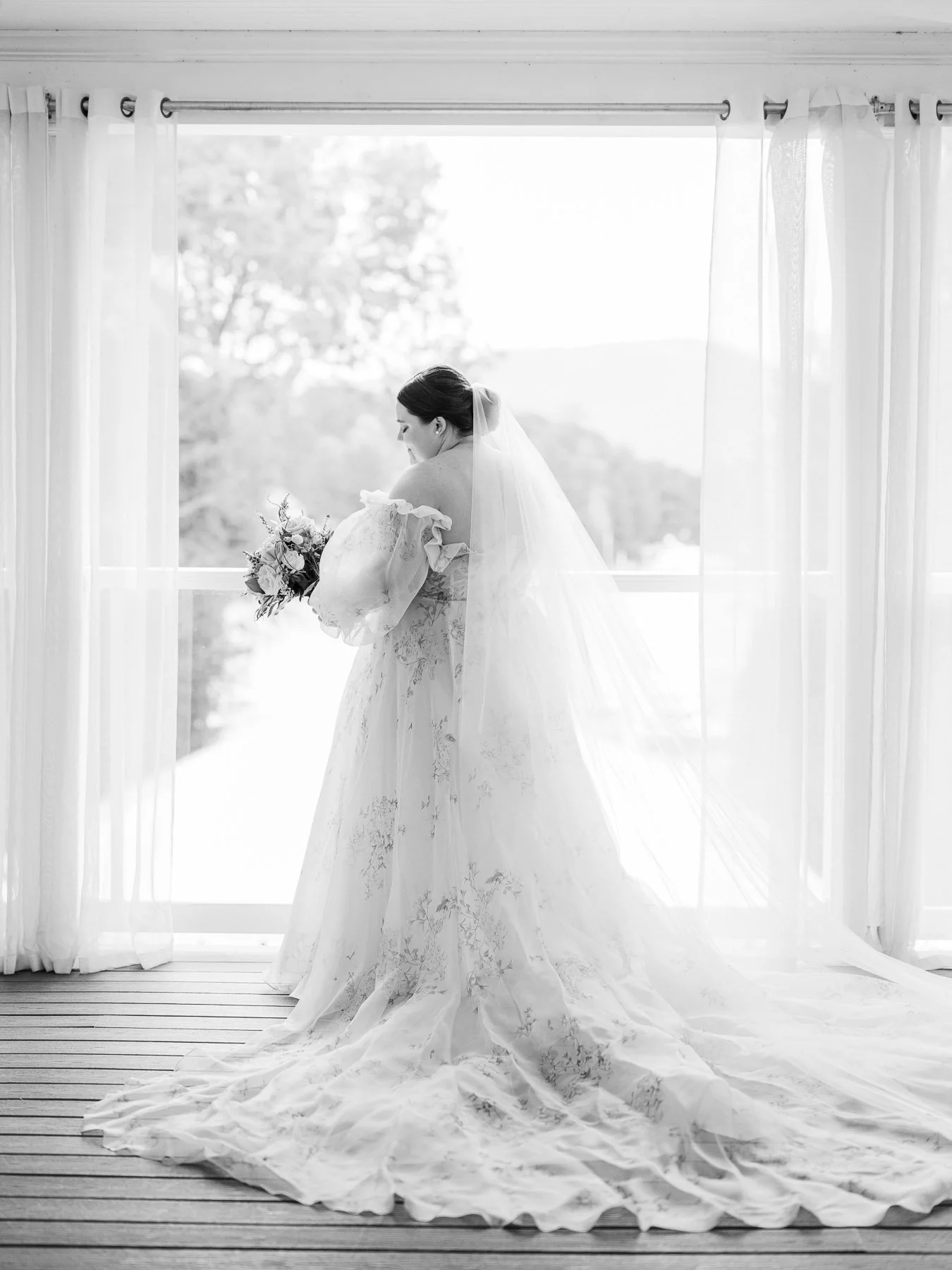 Chateau on the Lake Wedding by Michelle Lange Photography-18.jpg