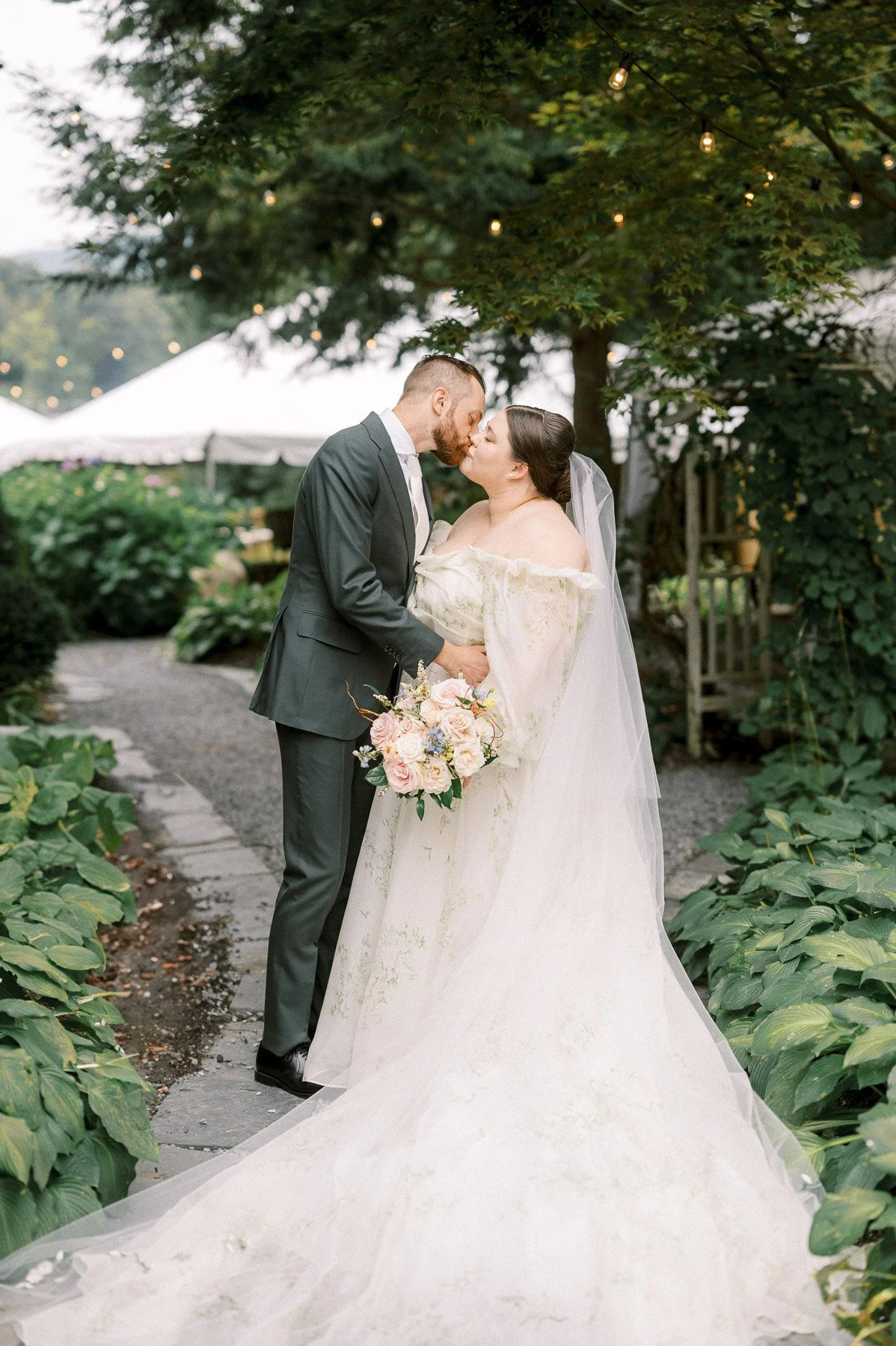 Chateau on the Lake Wedding by Michelle Lange Photography-21.jpg