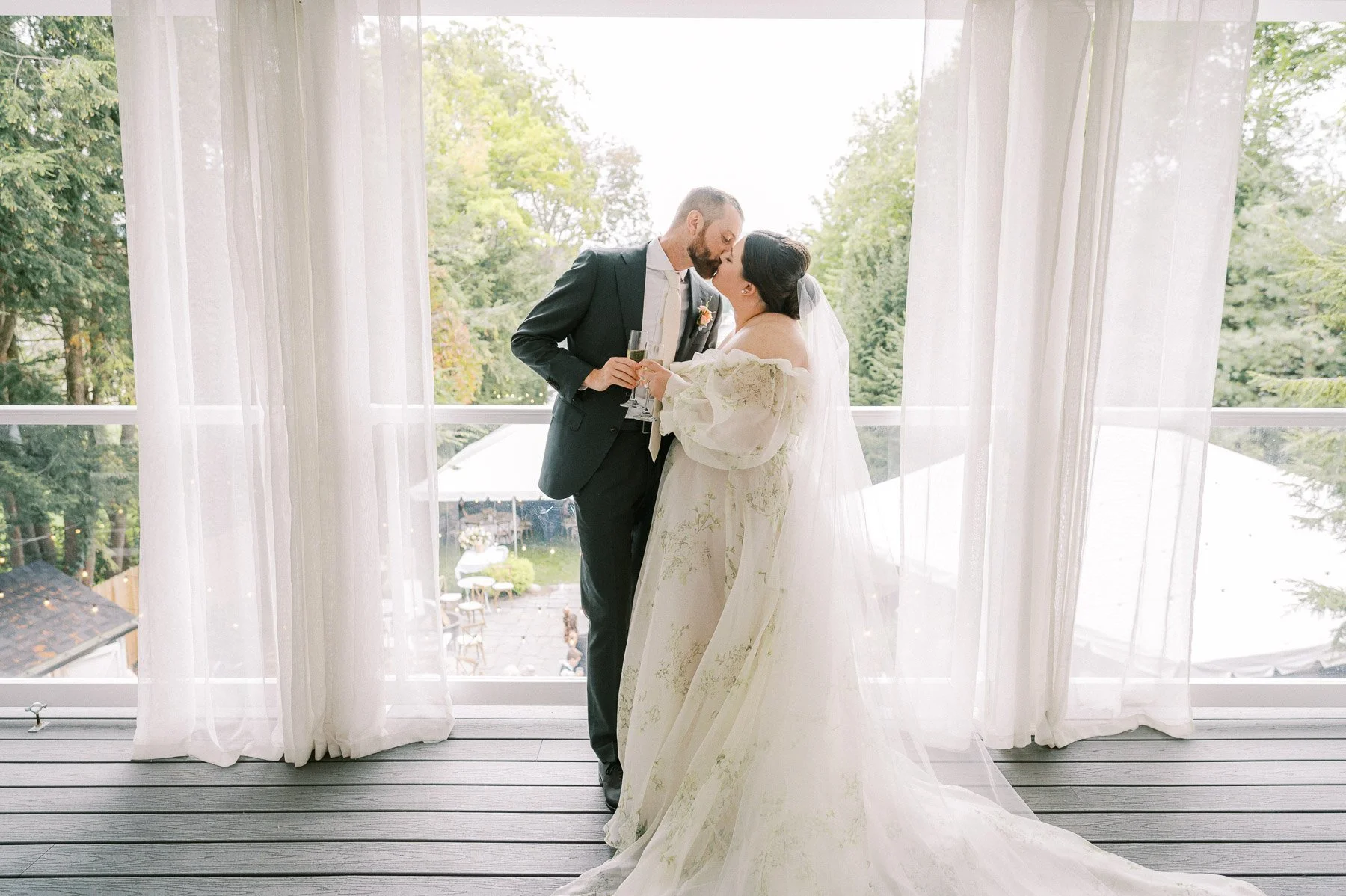 Chateau on the Lake Wedding by Michelle Lange Photography-64.jpg