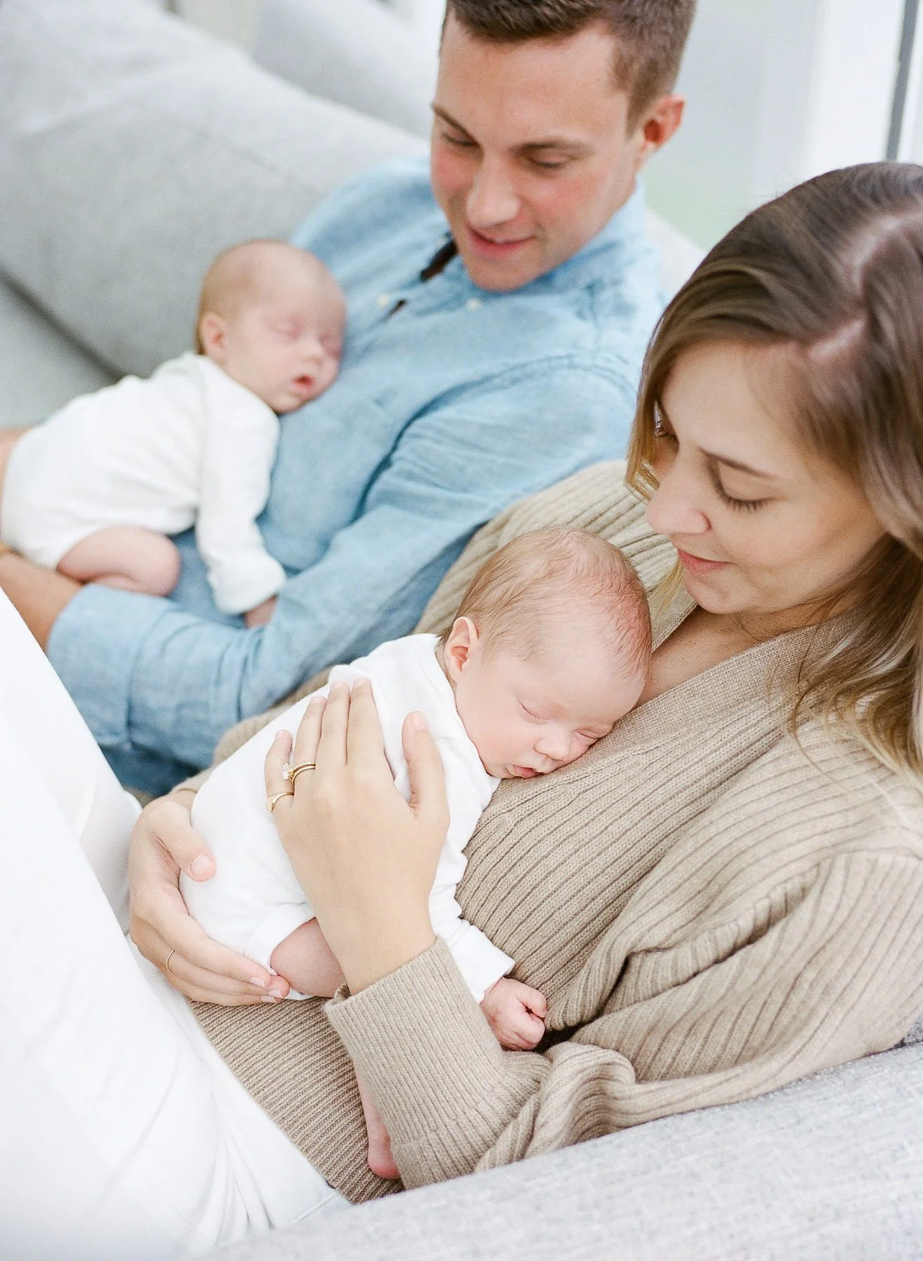 New york twin newborn and family photographer