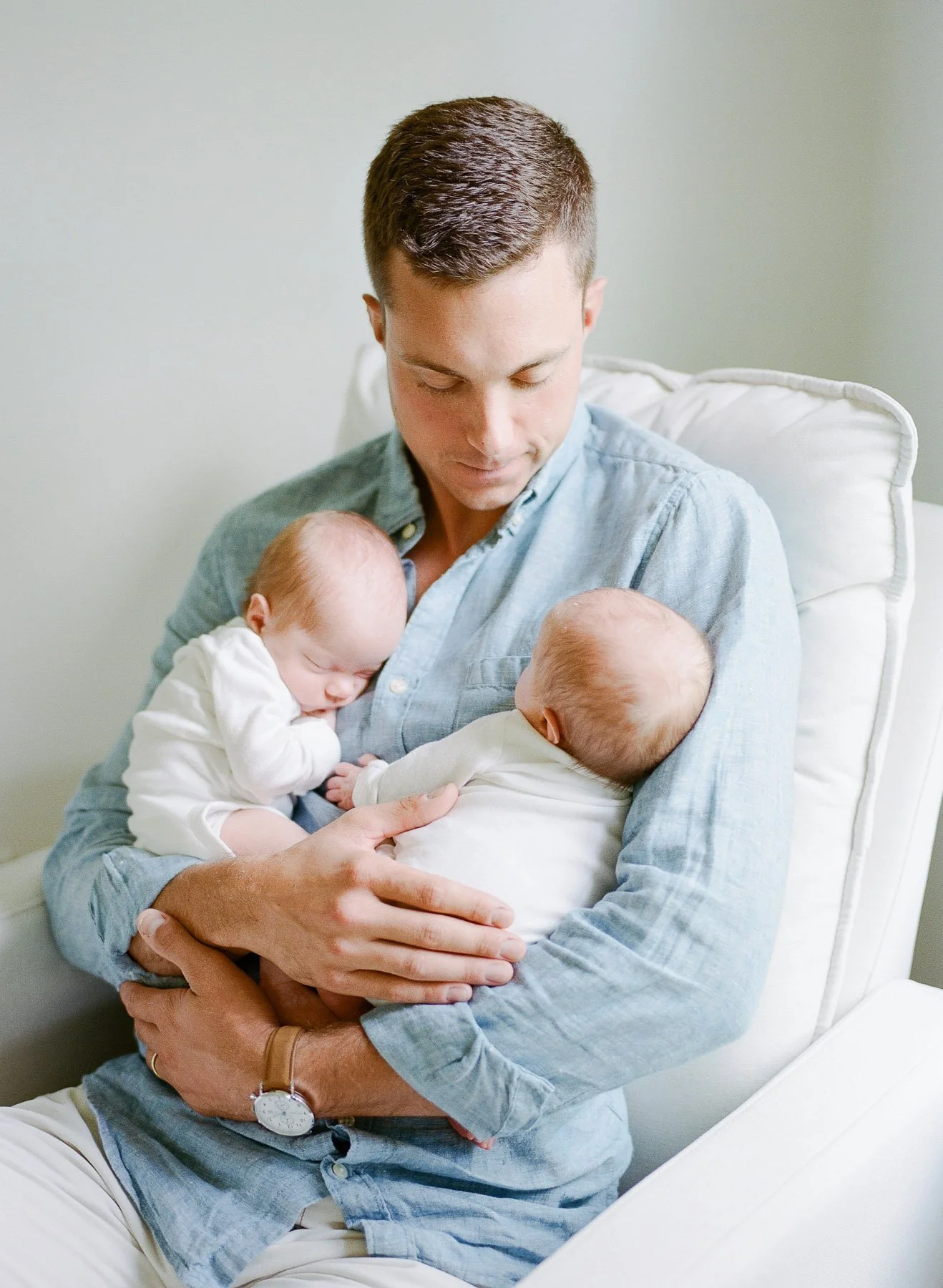 New york twin newborn and family photographer