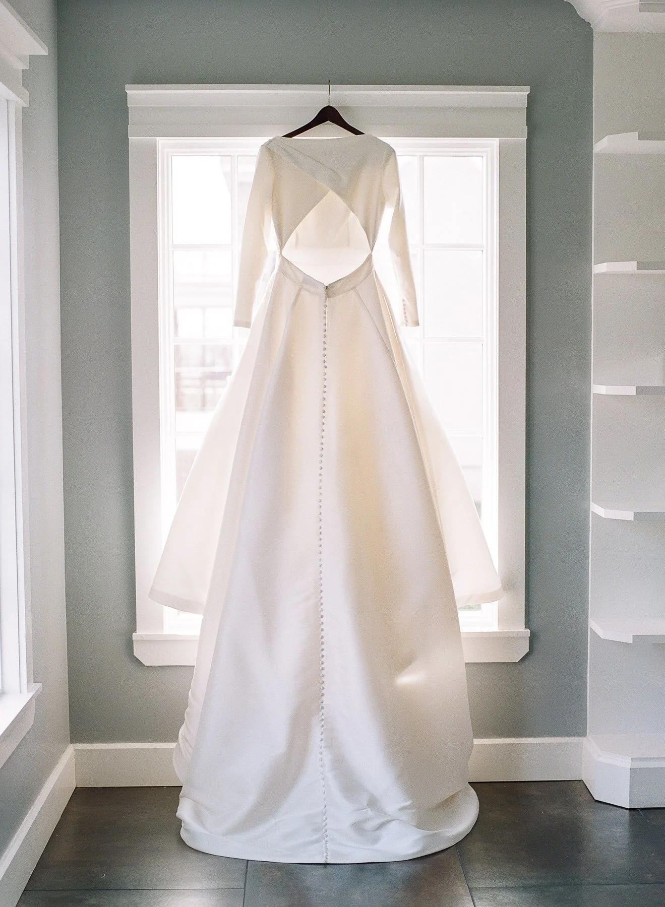Ryland Inn Coach House Winter Wedding Justin Alexander Sleeved Wedding Gown