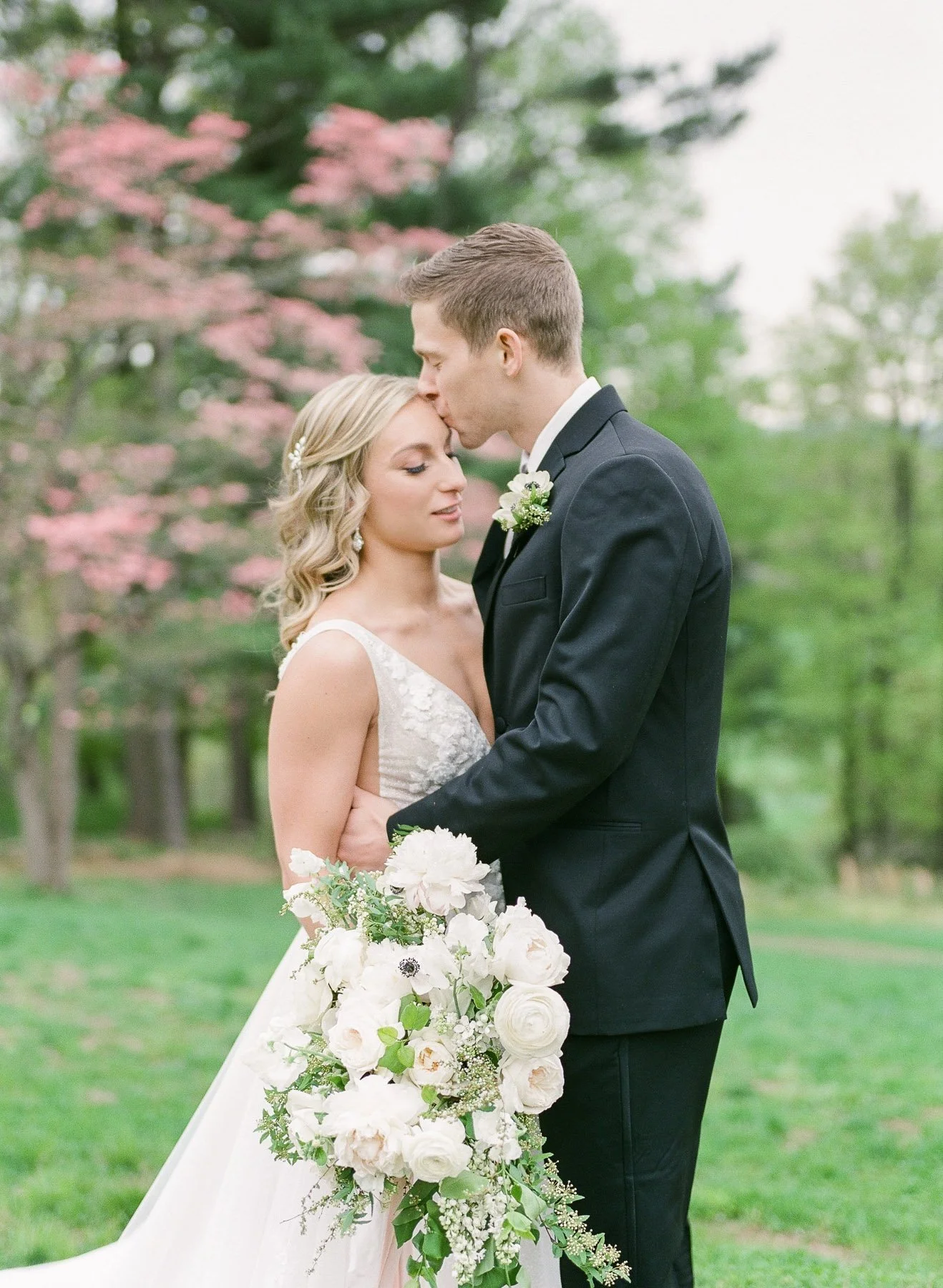 Blooming magnolia tree wedding photos