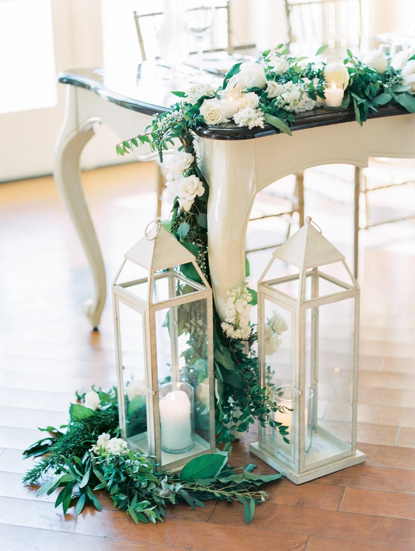 Floral design idea for head table