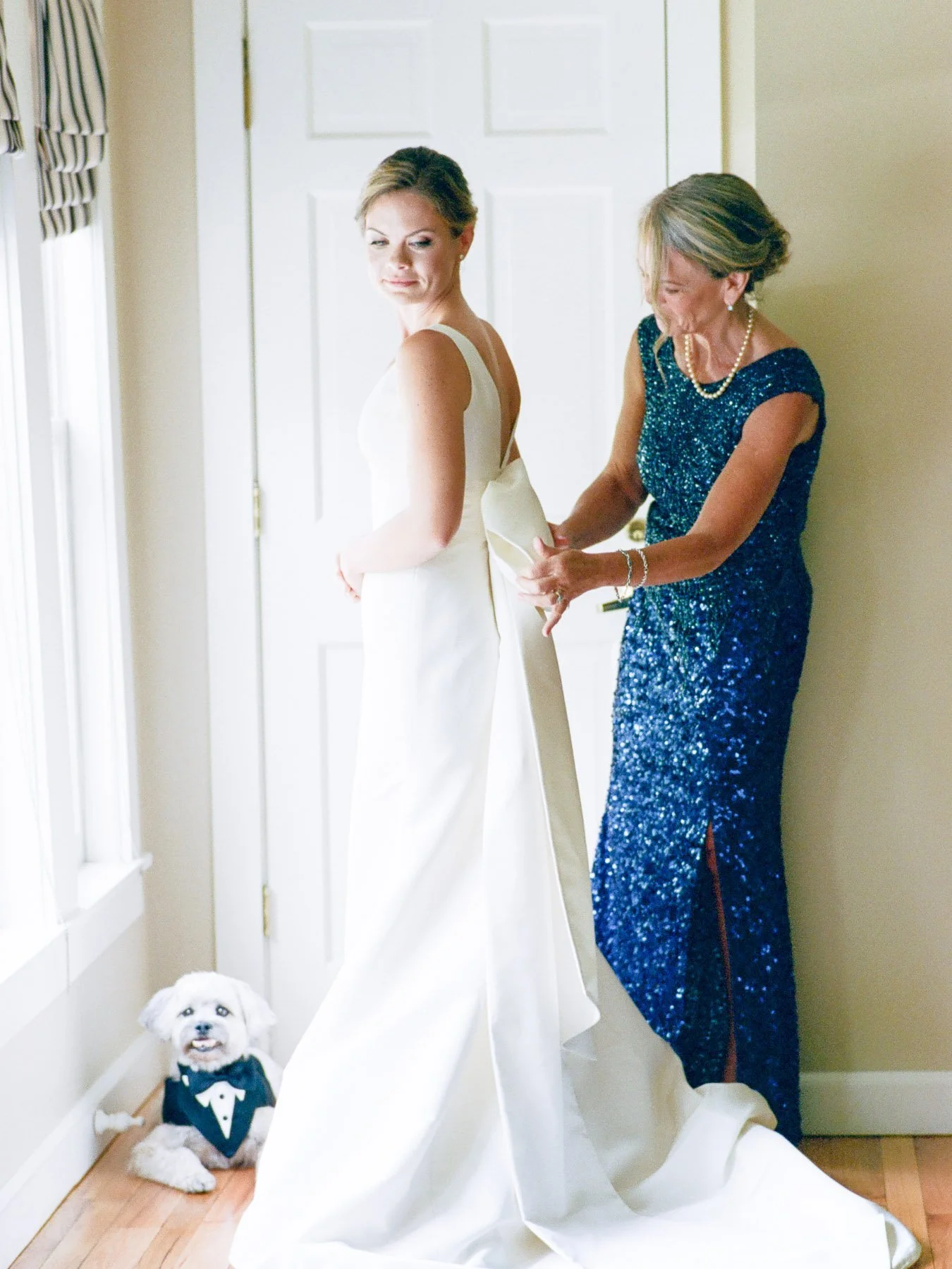Manchester Vermont Wedding Bride Wearing Carolina Herrera