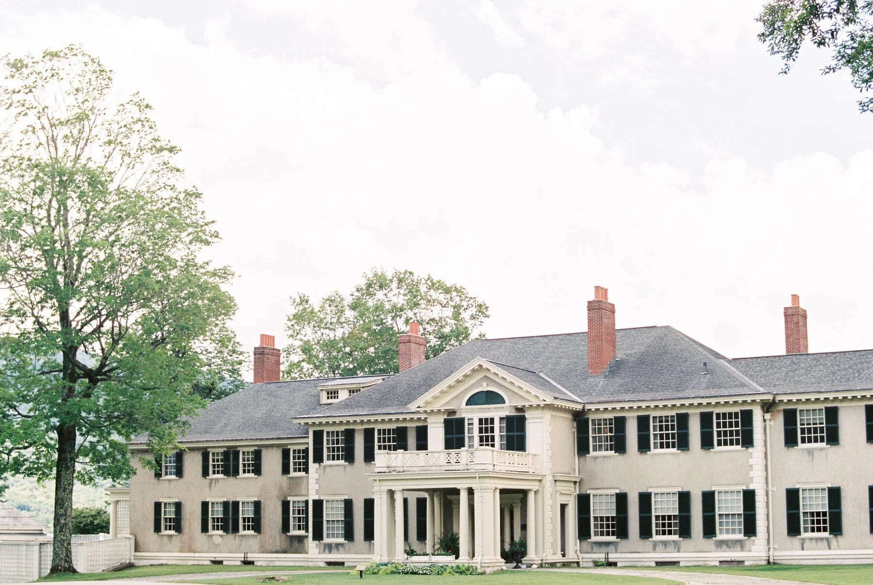 Manchester Vermont Wedding Hildene Estate Front of Building