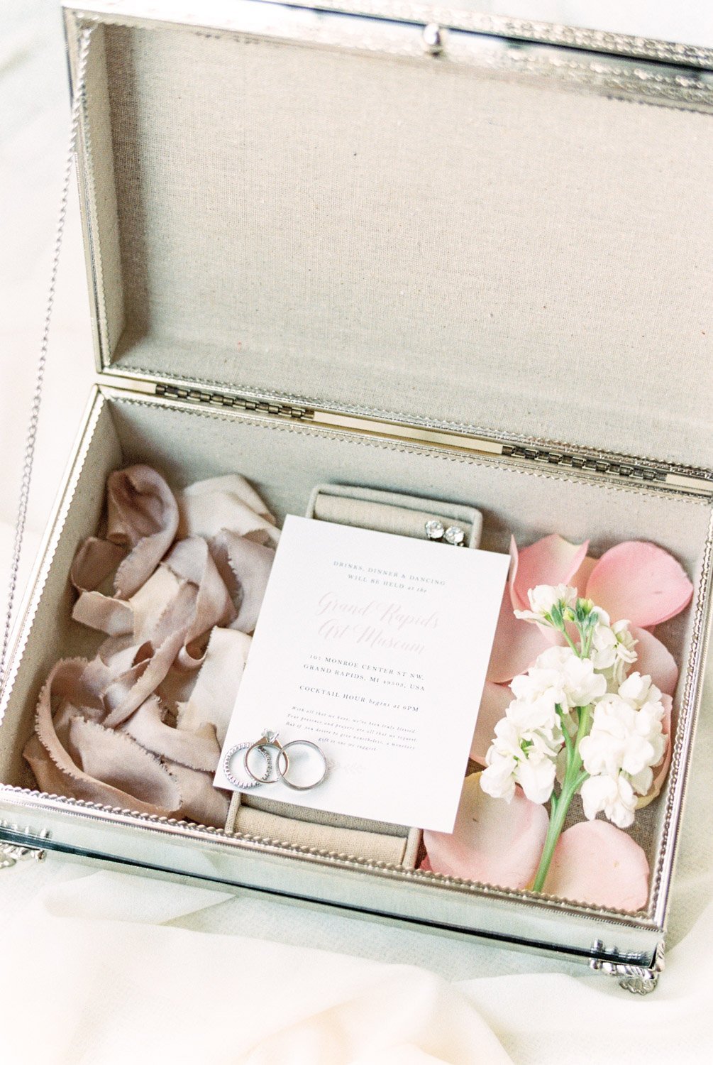 Grand Rapids Michigan Wedding by Michelle Lange Photography-3.jpg