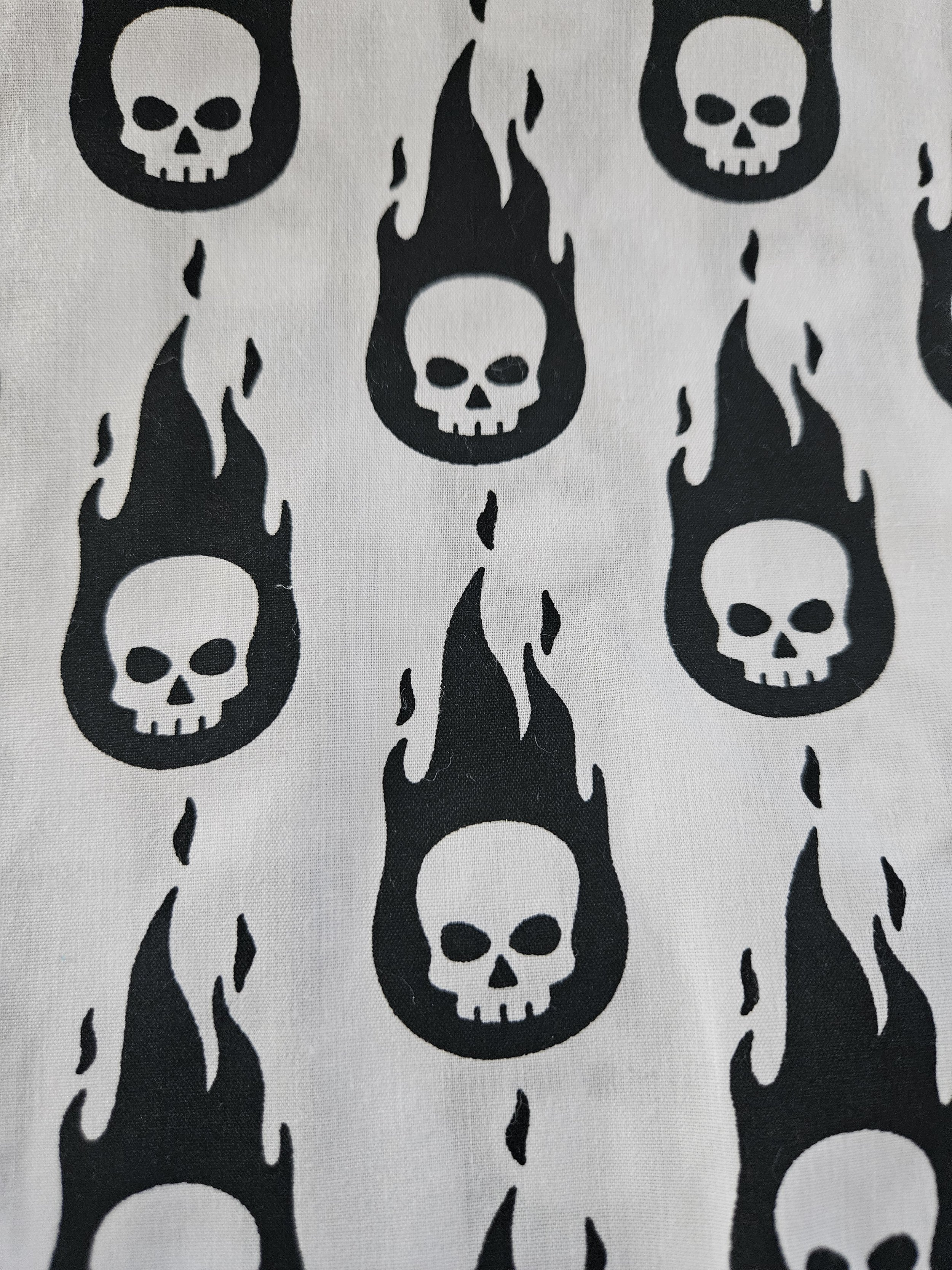 FLAMING SKULL POLYCOTTON LEAD