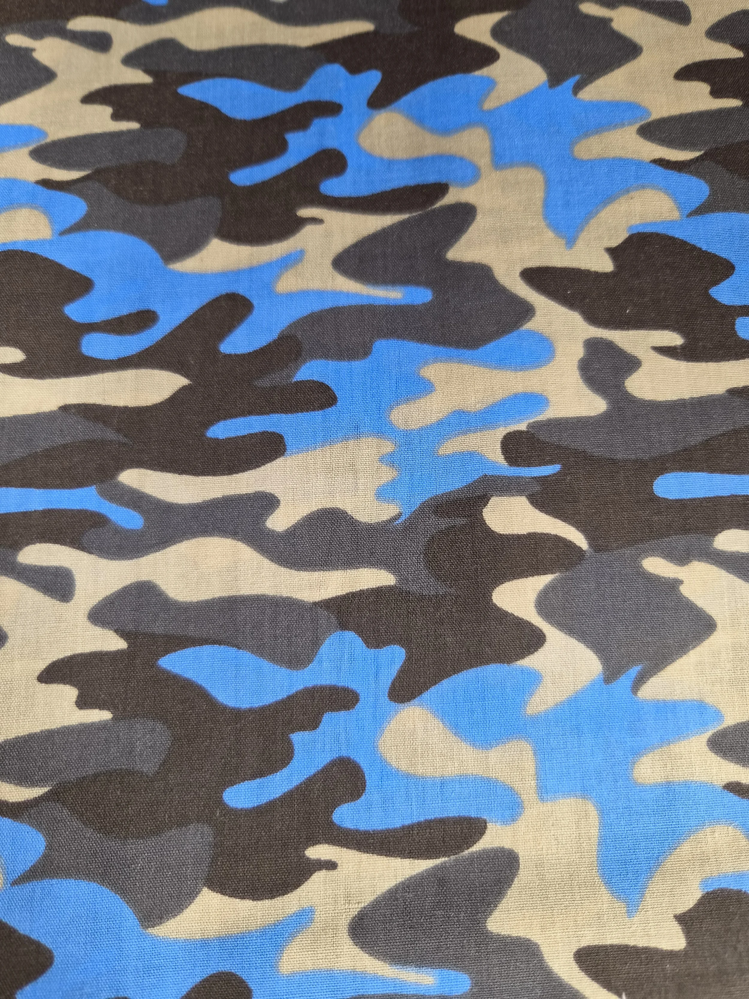CAMOUFLAGE FUNKY COLOURS POLYCOTTON LEAD