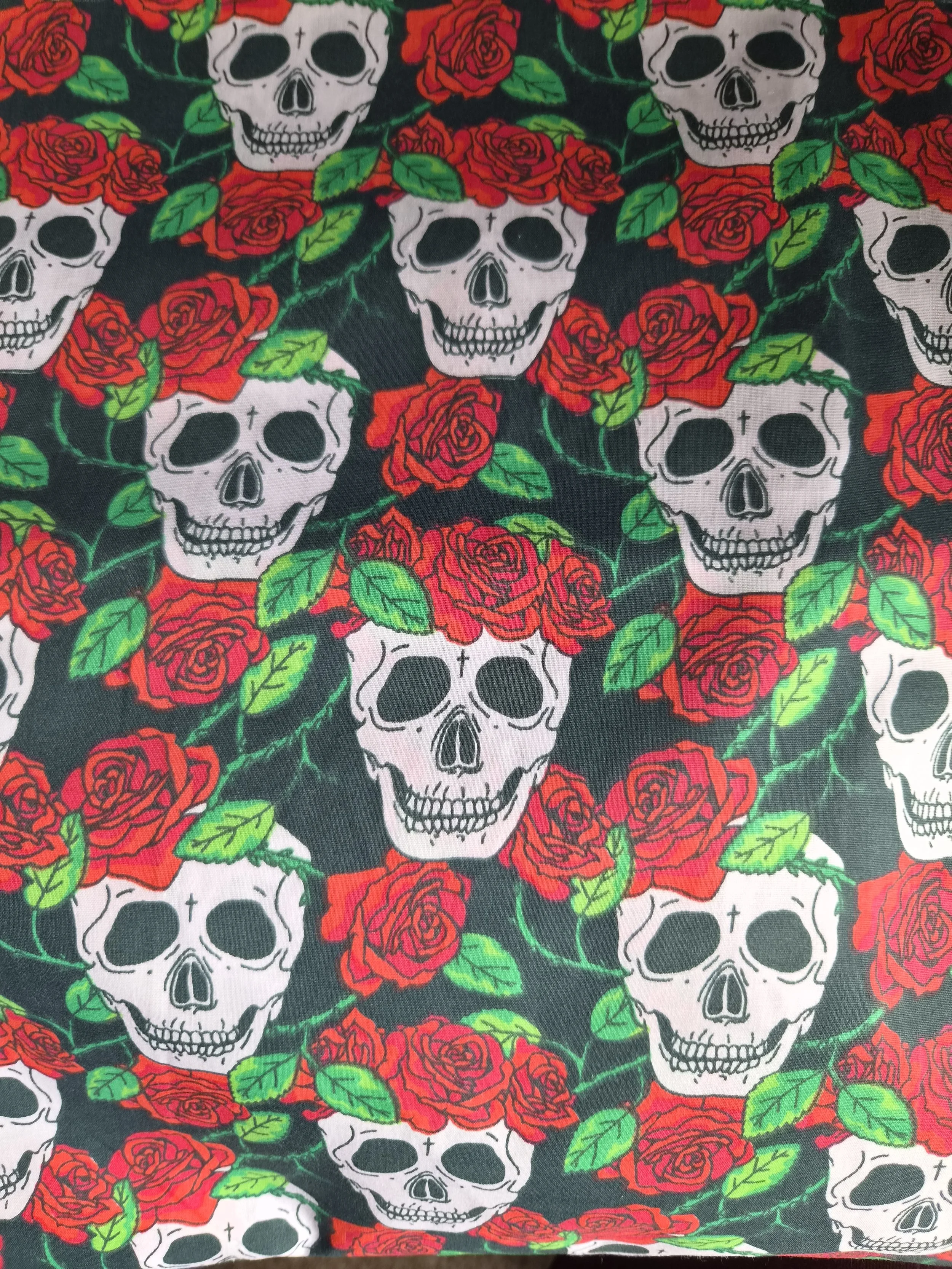 SPOOKY SKULLS AND ROSES POLYCOTTON COLLAR