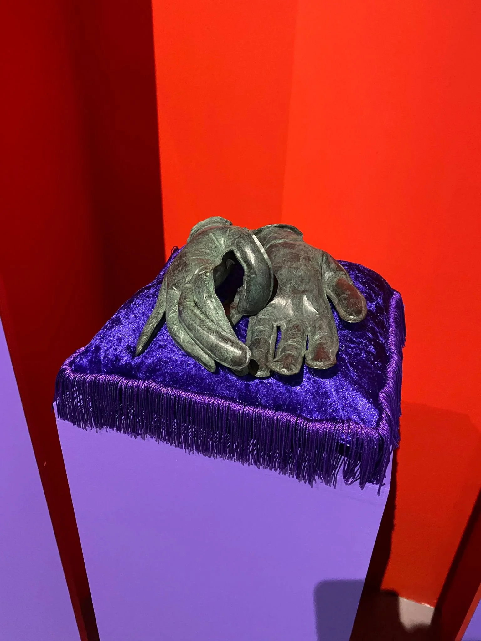 Now you see me, bronze, velvet, cotton, wood, 2021