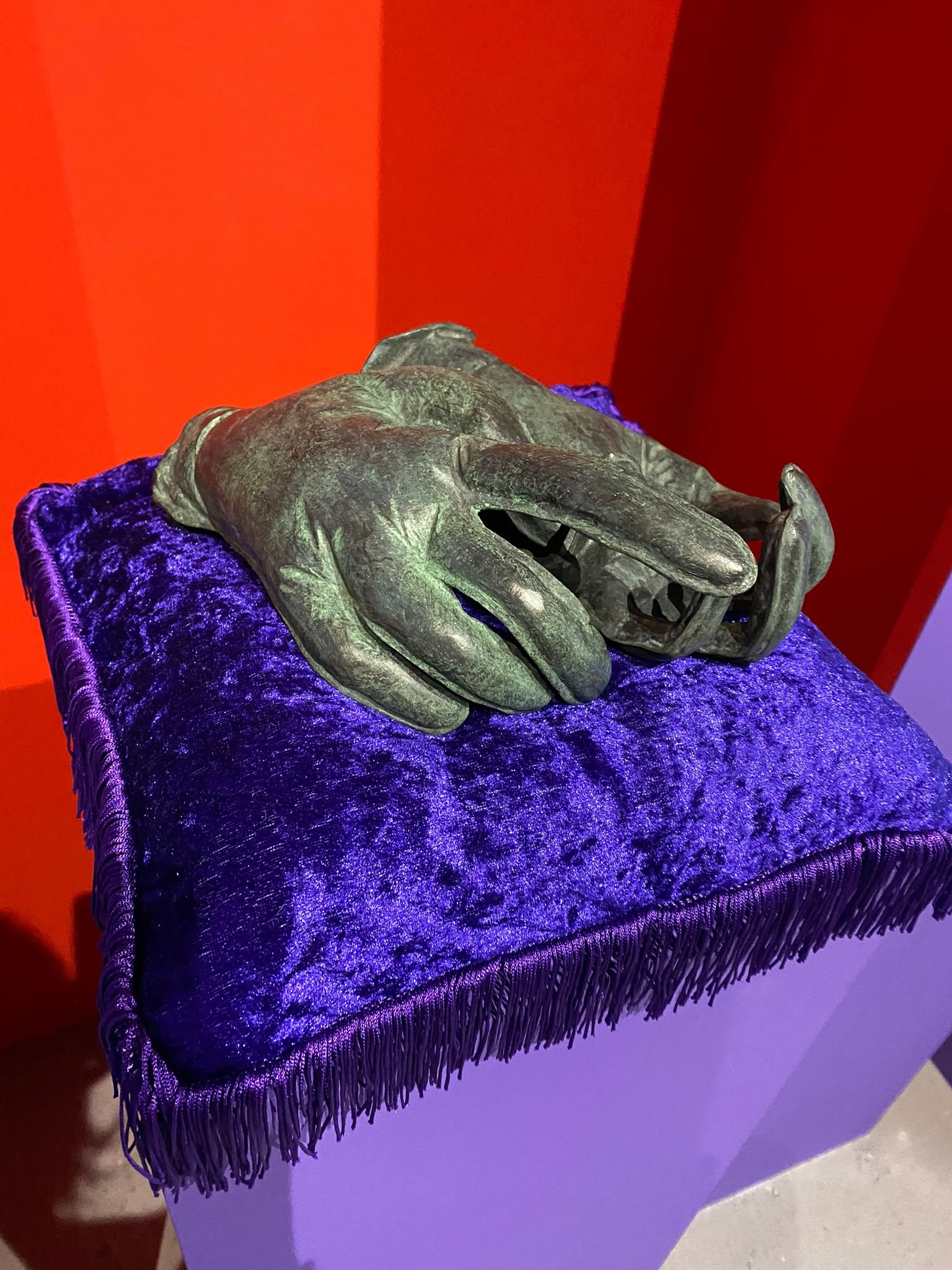 Now you see me, bronze, velvet, cotton, wood, 2021