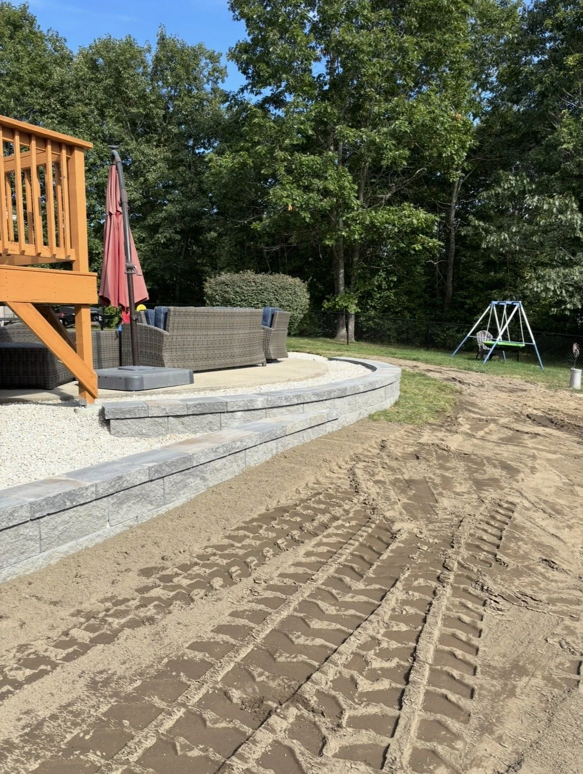 Stone bed and retaining wall - Deerfield NH