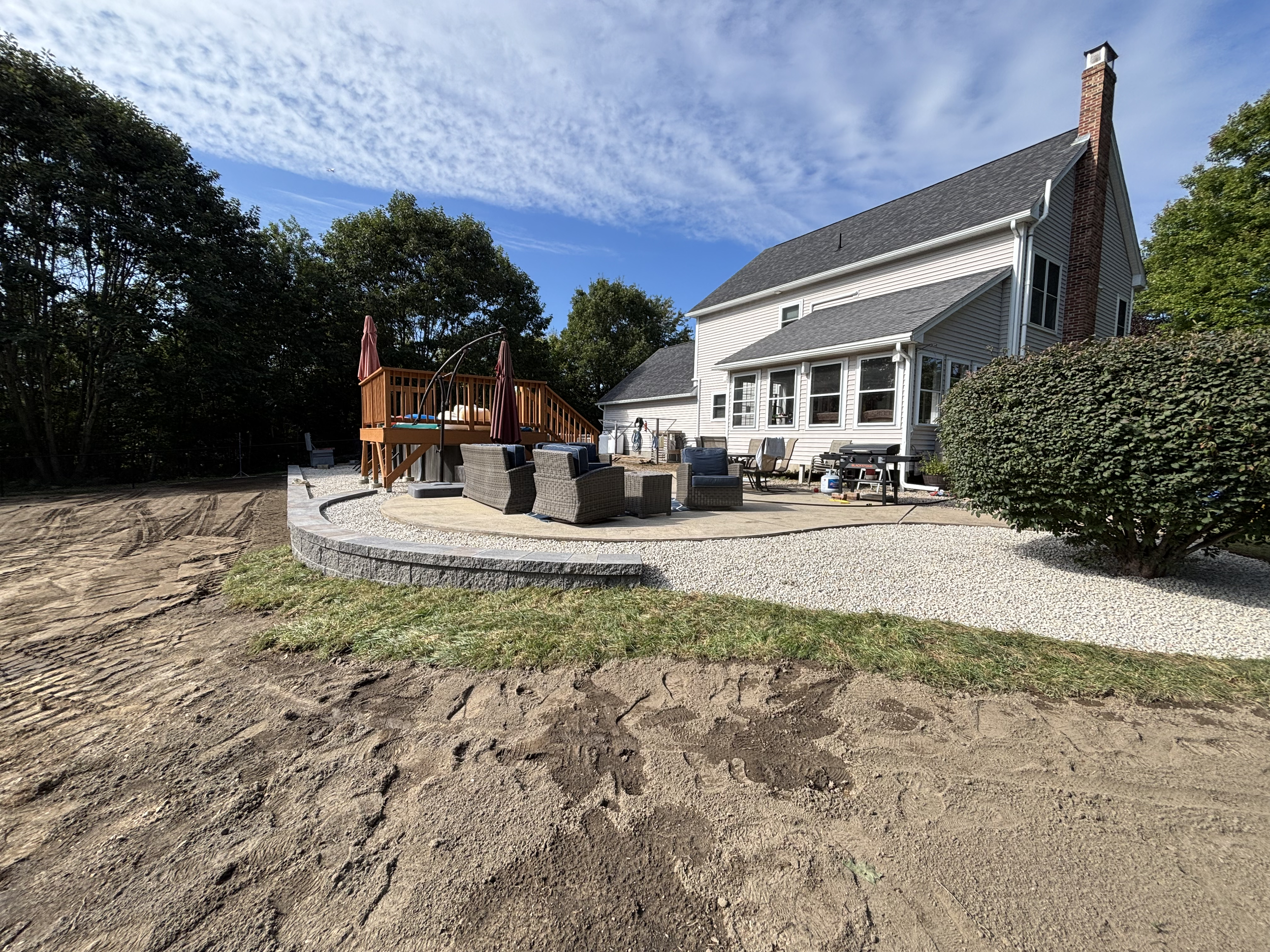Stone bed and retaining wall - Deerfield NH