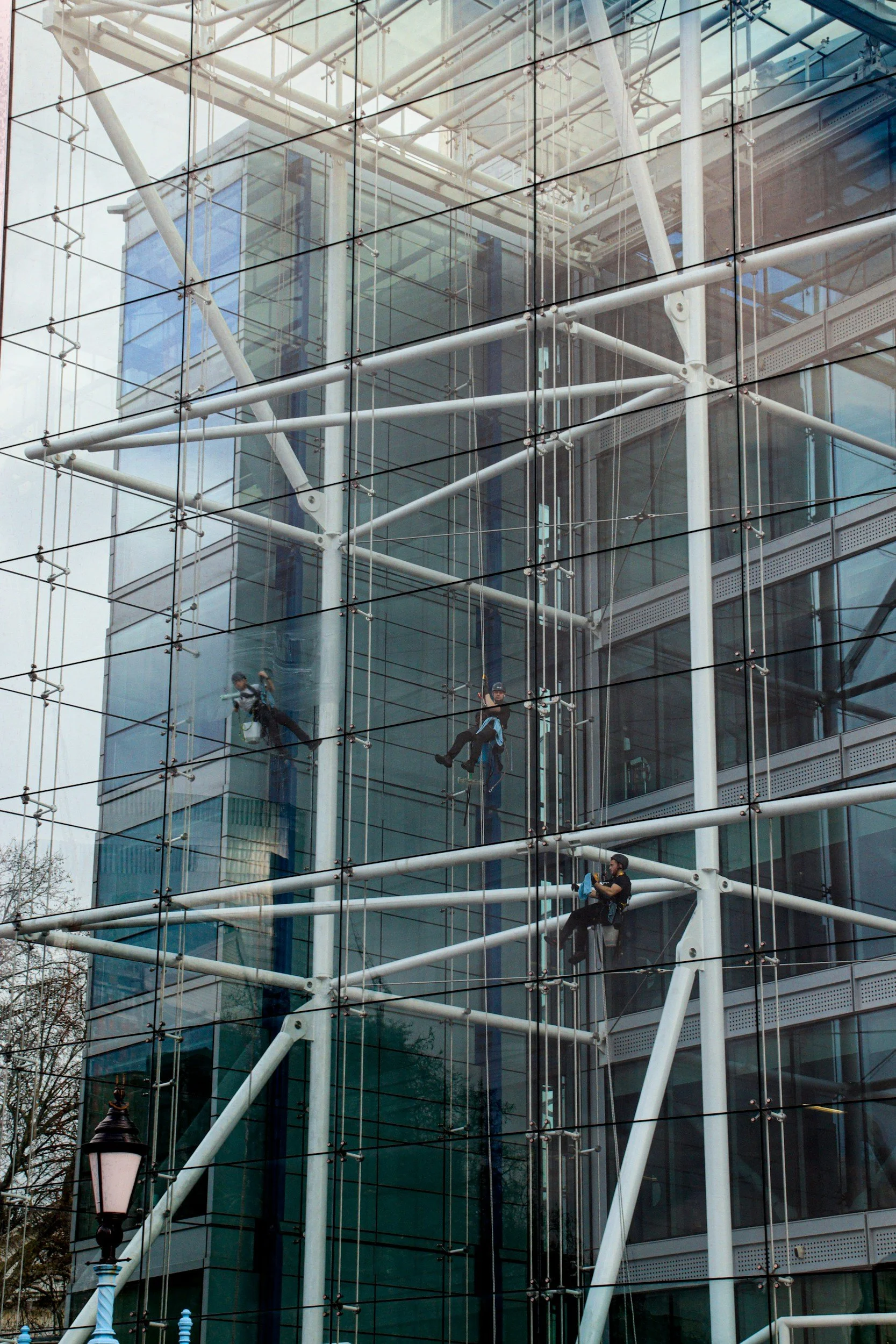 Professionelle Glasreinigung Berlin - CFM Gebäudereinigung Fassadenreinigung