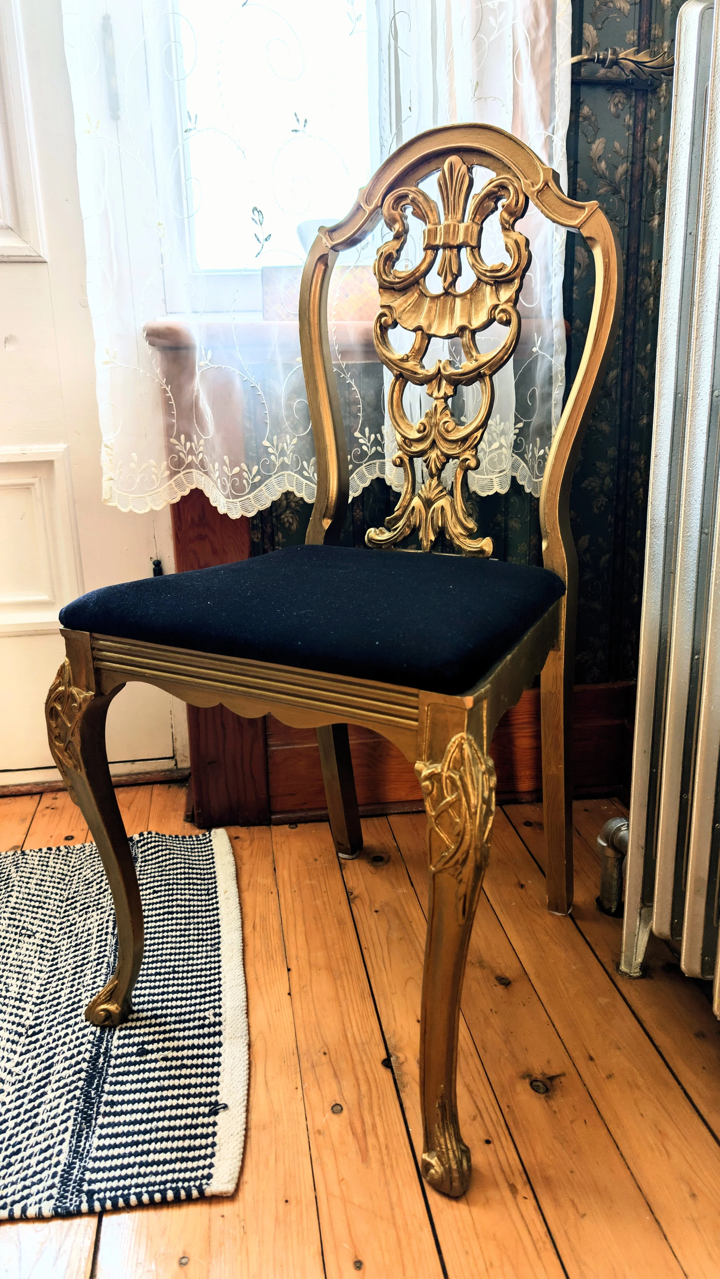 Chaise d'époque située à l'étage