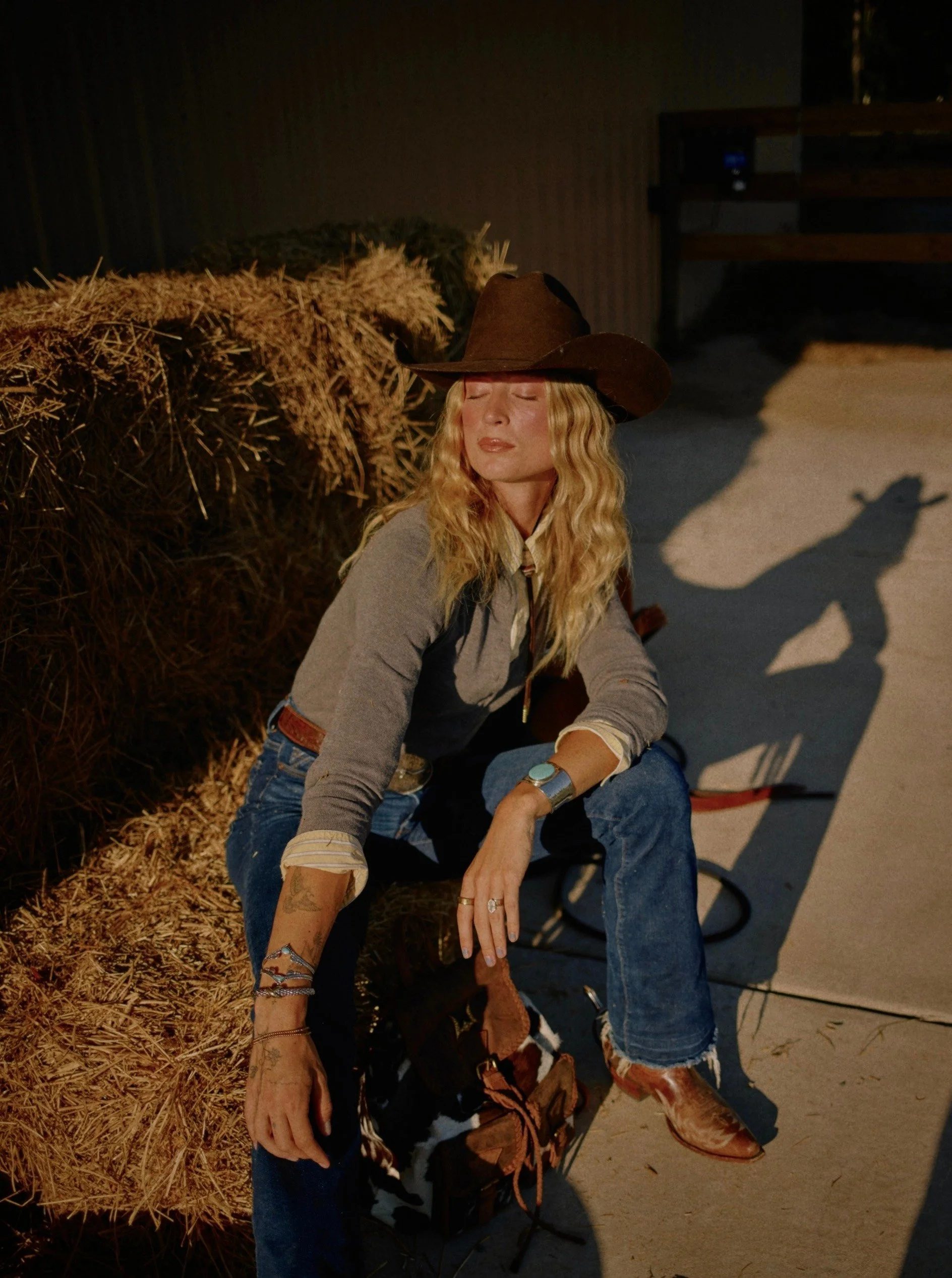 minneapolis-commercial-photographer-western-heritage-hay-shadows-closeup-06.jpg