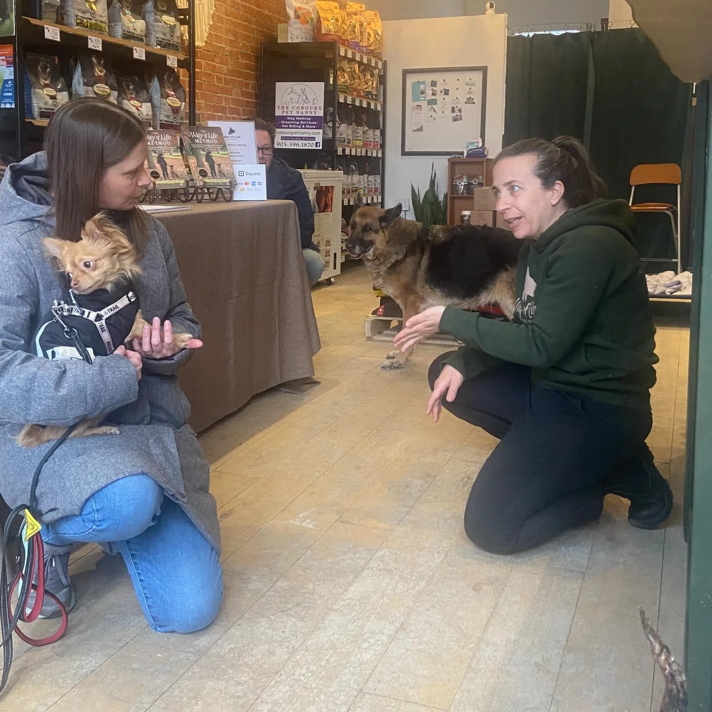 A BIG thank you to Souha Ezzedeen for joining us @dukesporthope  today! It was a wonderful opportunity for our customers to meet her, chat about @wayoflifedogtraining, pick up up a copy of her book and enjoy the supportive community vibes 🙌🐾🤎
We l