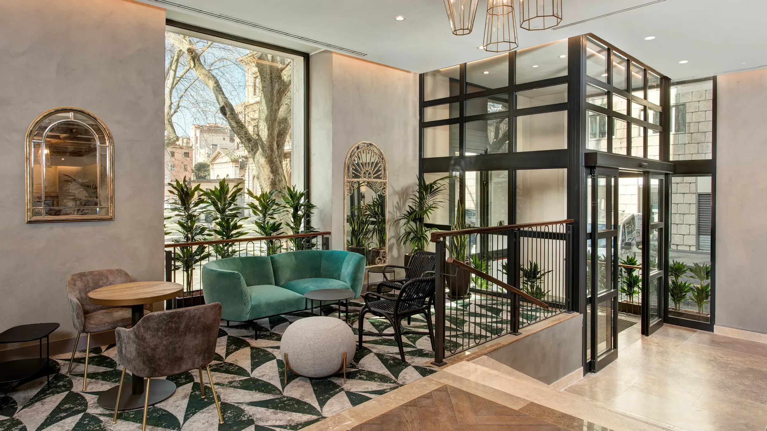 DoubleTree by Hilton Rome Monti_DTbH-Rome-Monti-Entrance-Terrace_HR.webp