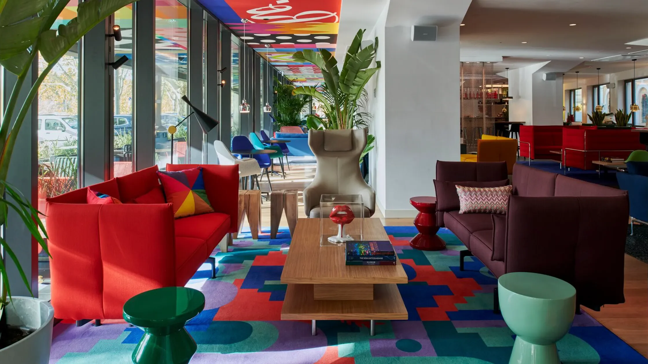citizenM Roma Isola Tiberina Hotel_CitizenM_RIT-243_Panorama-2560x1440.webp