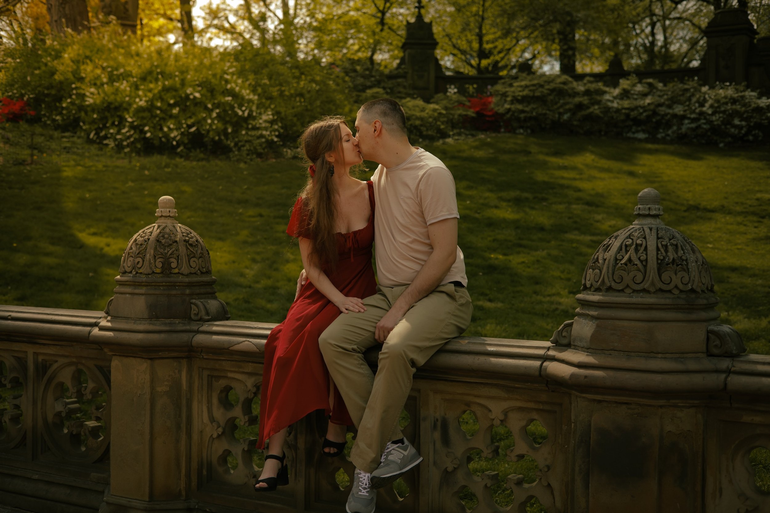 Played around with a slightly different editing style for this photoshoot! I love how dreamy and romantic the colors are, like out of a book of fairytales! 
So happy to finally be able to share these sneak peaks from Karolina and Bohdan's Central Par