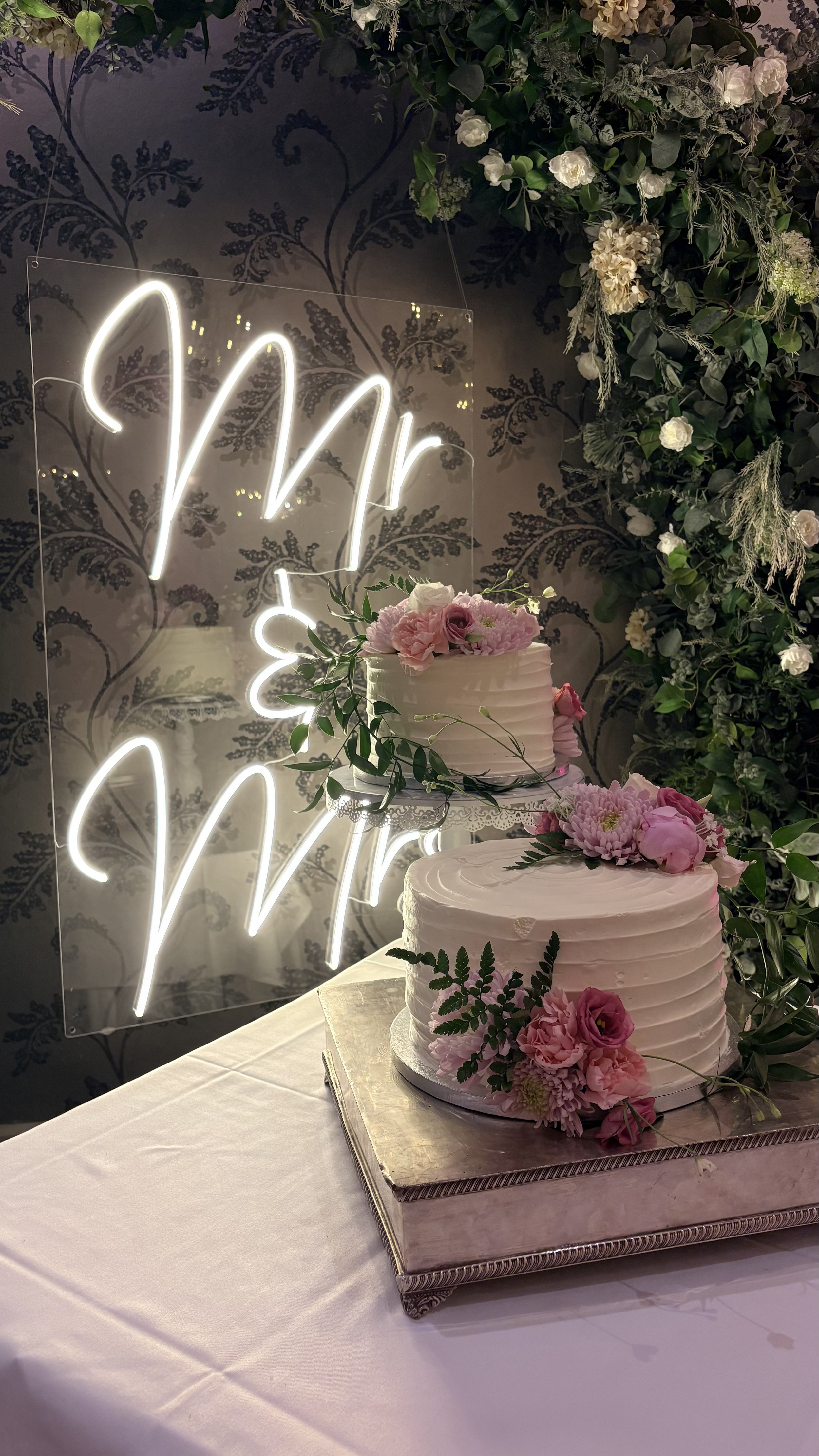Real flowers, food-safe, on bridal cakes