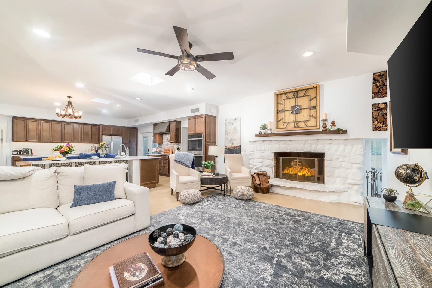 7122 N Perguia Way - Air BnB Images-11.jpg