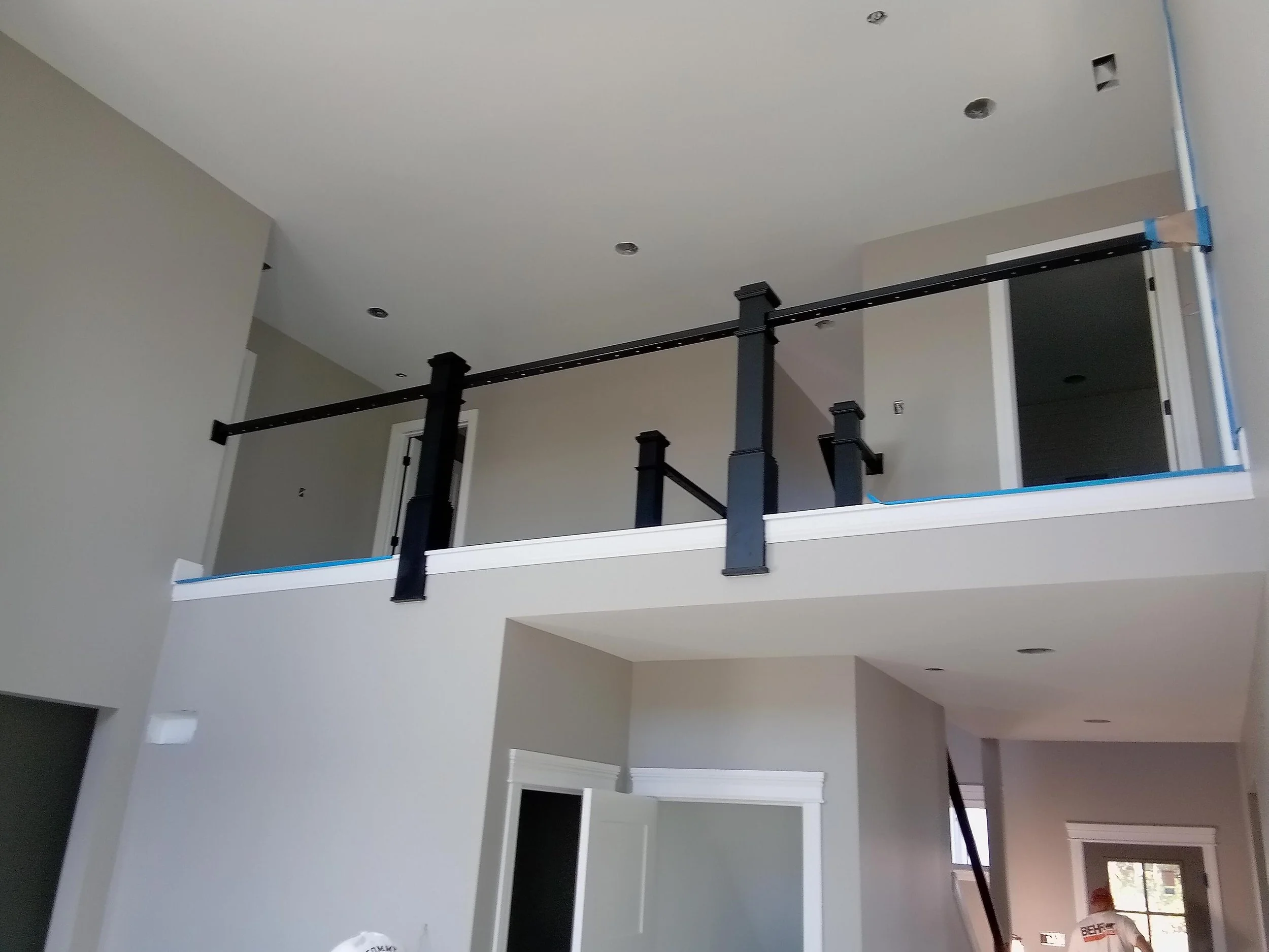 Oranssi carpenter using bench saw