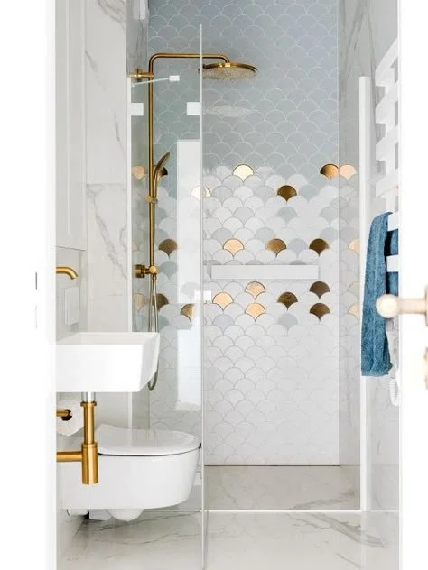 BAÑO AZULEJOESCAMAS BLANCO  ALCOCERAM