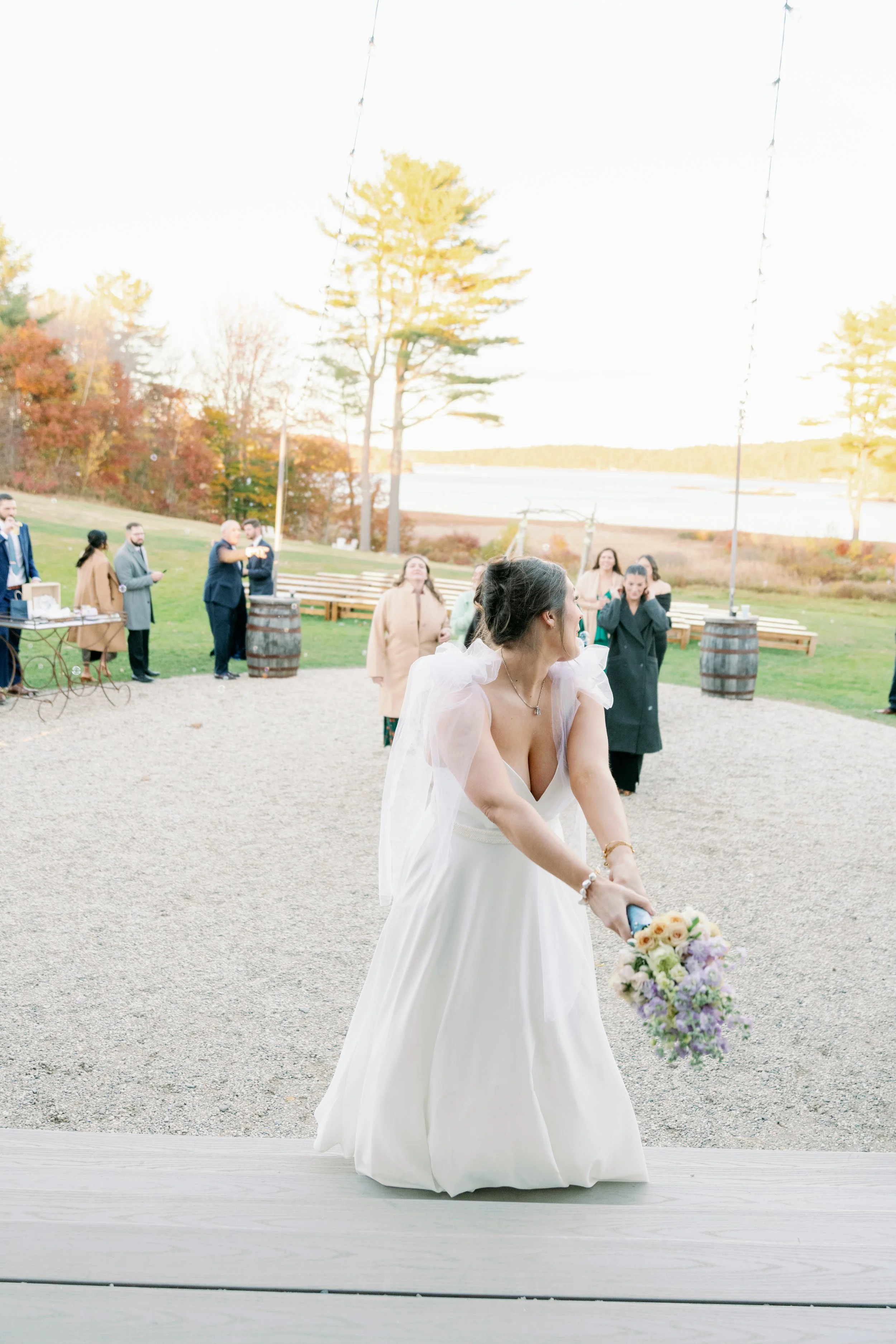 bouquet toss 1.jpg
