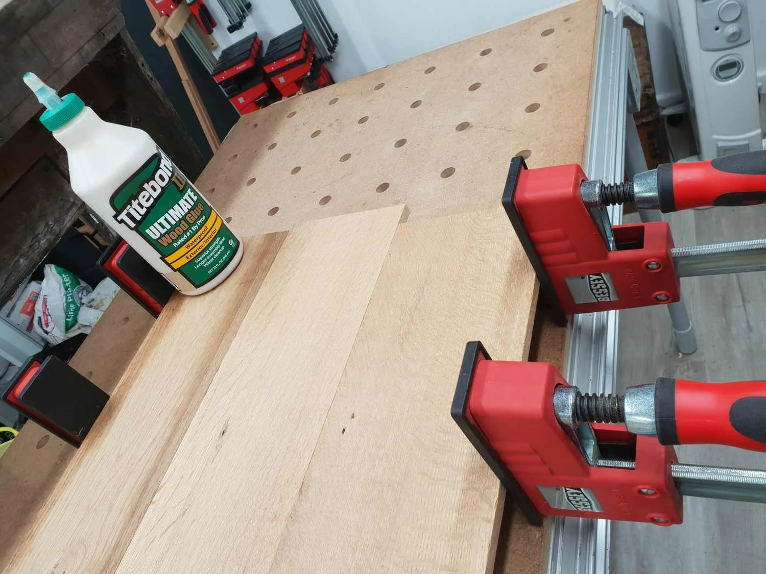 Glueing and clamping oak
