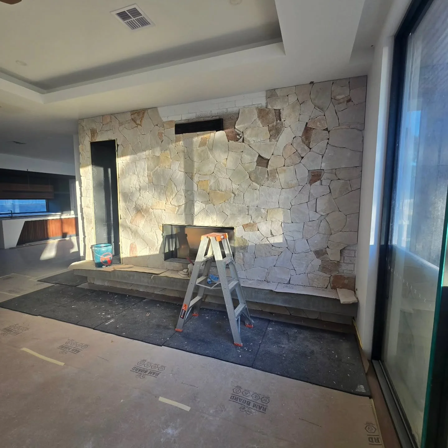 Kennington.

A bit more of a sneak peek into our Kennington cladding progress.

@rmstraders 
@bklandscapes 

#stonecladding #cladding #stonework #naturalstone #sandstone #landscapingvictoria #landscapingaustralia #landscapingbendigo #bendigosmallbusi