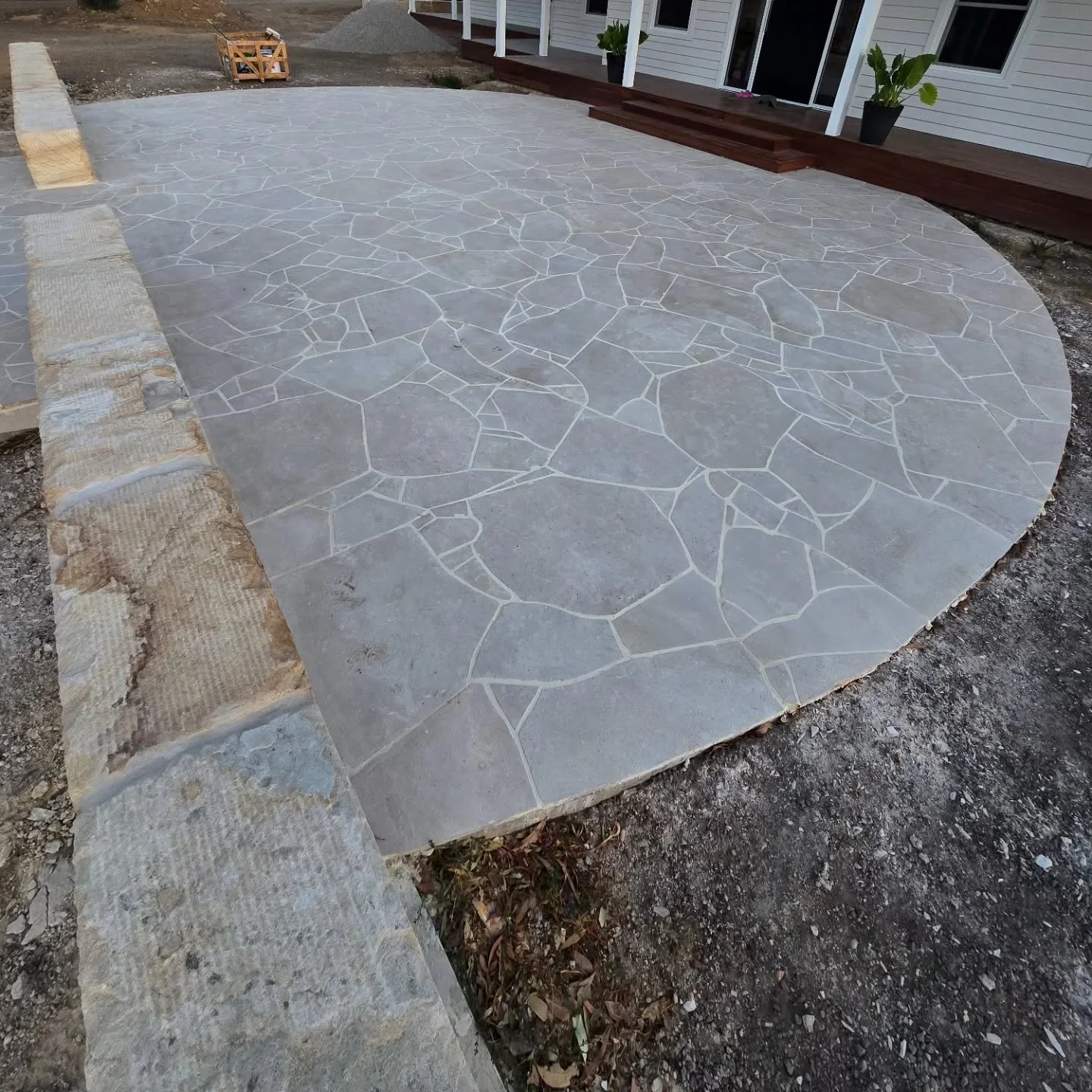 Mandurang.

Abit more paving progress at our Mandurang project.

@bklandscapes

#landscapingbendigo #landscapingaustralia #paving #crazypaving #pavingstones #limestonepaving #limestone #bendigobusiness #bendigosmallbusiness #bendigomade