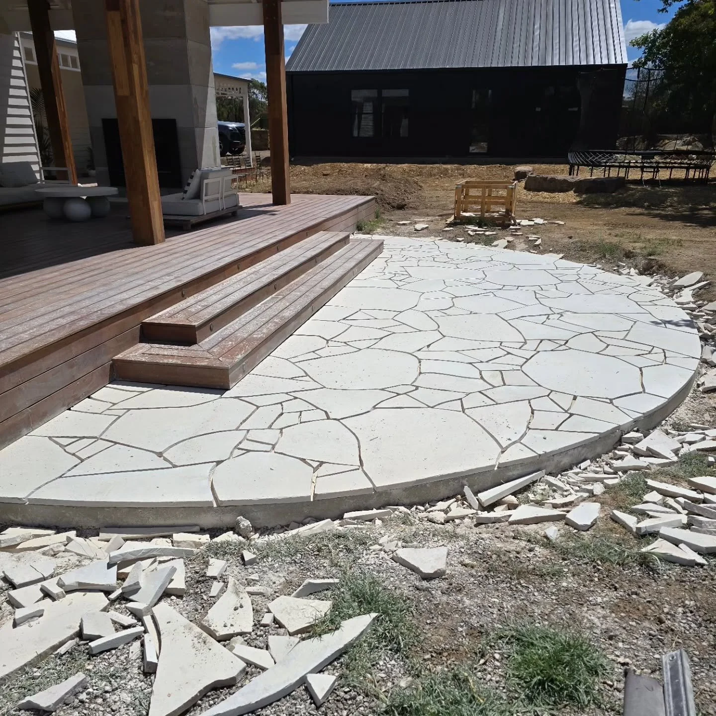 Mandurang.

Some more paving progress at our Mandurang project.

@bklandscapes

#landscapingbendigo #landscapingaustralia #paving #crazypaving #pavingstones #limestonepaving #limestone #bendigobusiness #bendigosmallbusiness #bendigomade