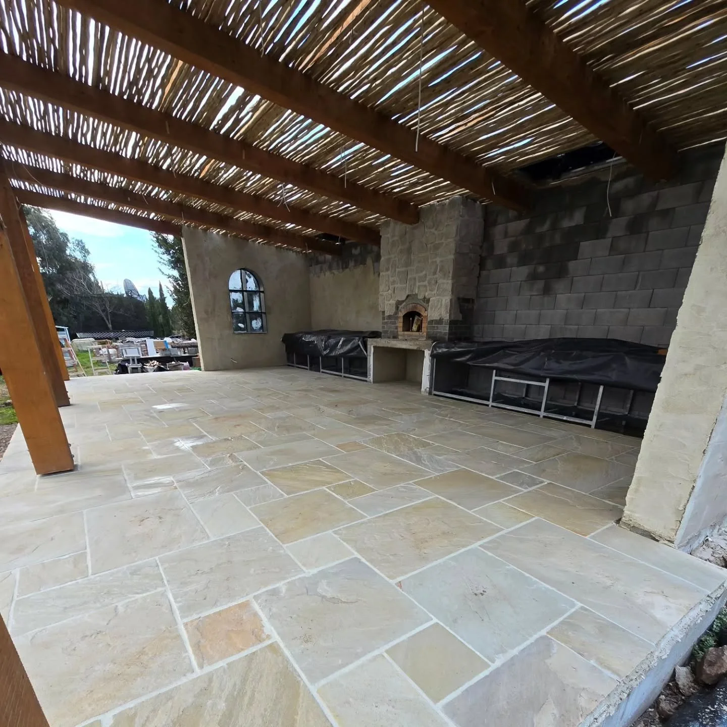 Kyneton.

French pattern sandstone paving.

Paving will be cleaned and sealed after all trades are finished. 

Materials - 

@pyrenees_quarries 
@kynetongardensupplies

@bklandscapes 
#landscapingvictoria #landscapingaustralia #paving #frenchpattern 