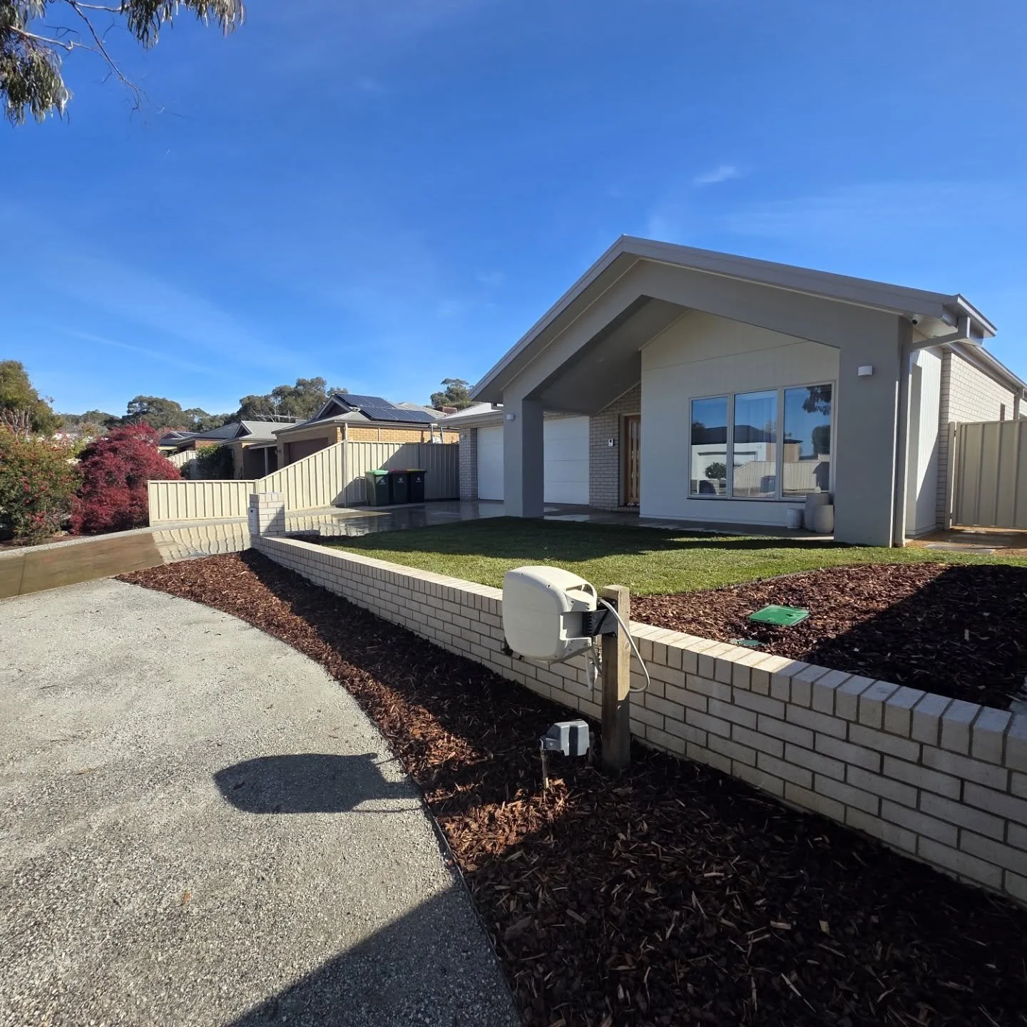 Strathfieldsaye. 

Quick front yard transformation. 

Turf, irrigation, edging, mulch and Seymour toppings. 

The front yard will be planted out by the clients in spring! 

#landscapingbendigo #landscapingvictoria #bendigobusiness #macedonranges #hep