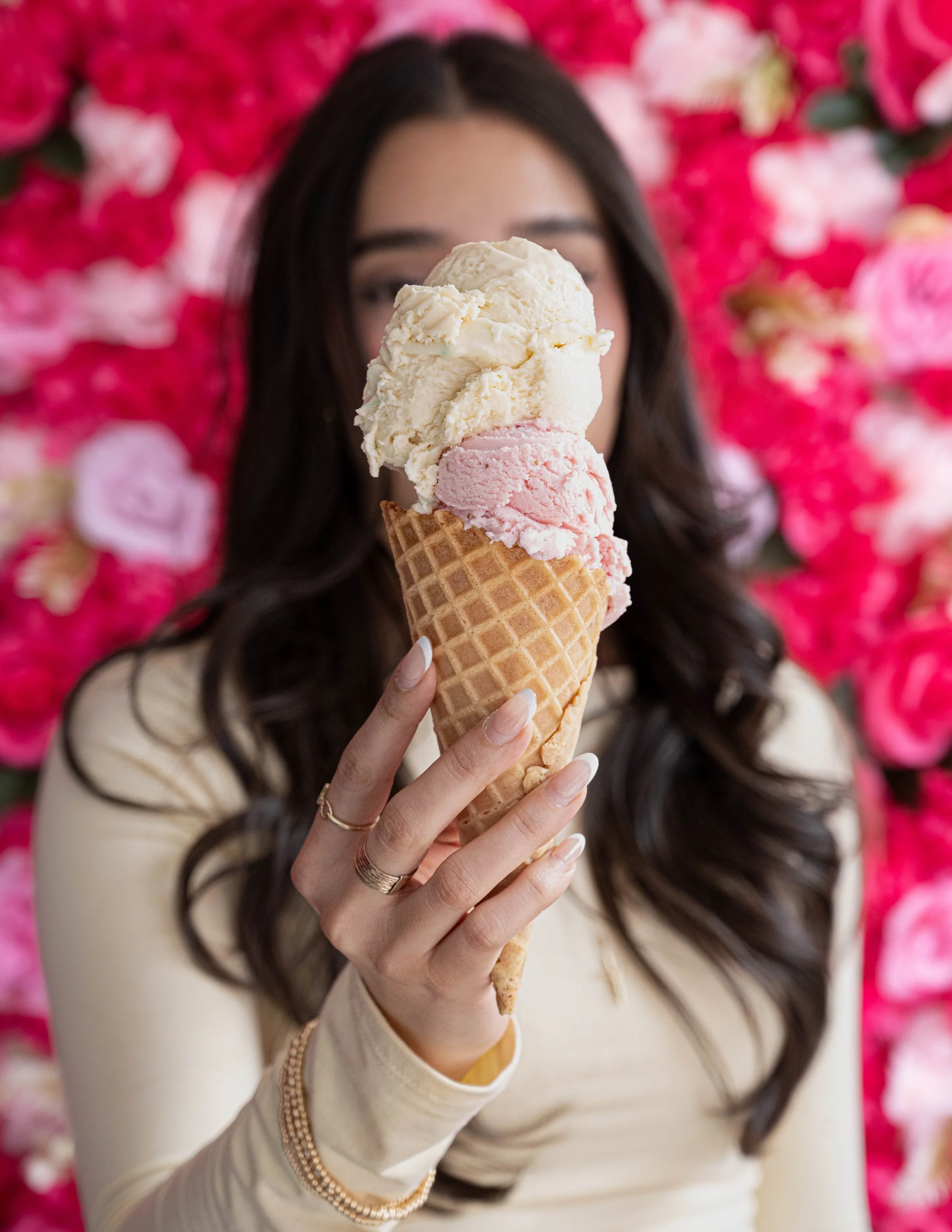Holding ICe Cream by flowers-5751.jpg