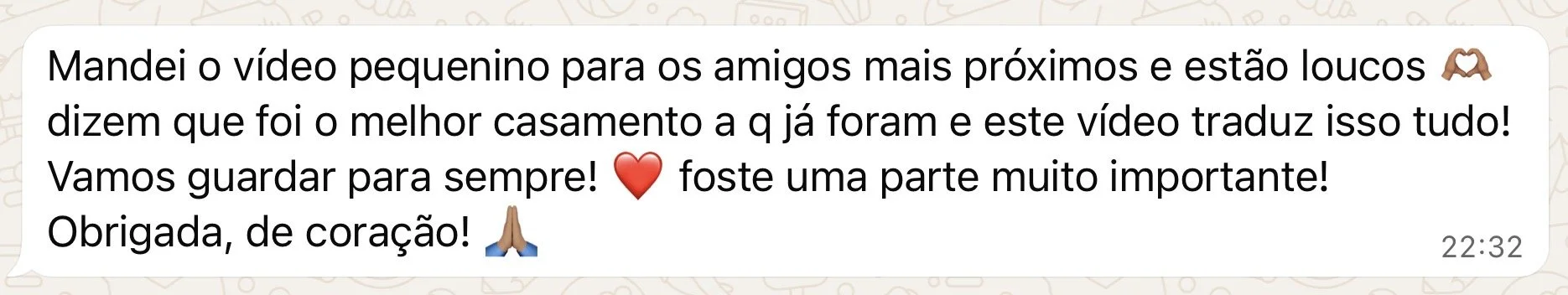 Feedback de noivos ao trabalho da Joana Malaquias wedding video falando sobre o vídeo do casamento, com emojis de coração, mãos em oração e coração.