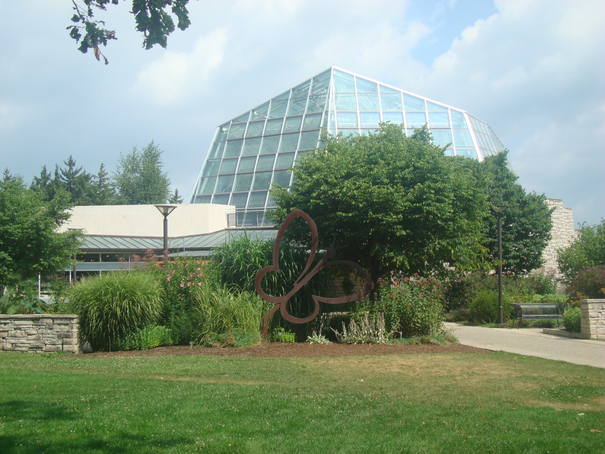 Niagara Falls Butterfly Conservatory |
Tickets: $16.50 (3-12 years old) and $25.00 (13+ years old)