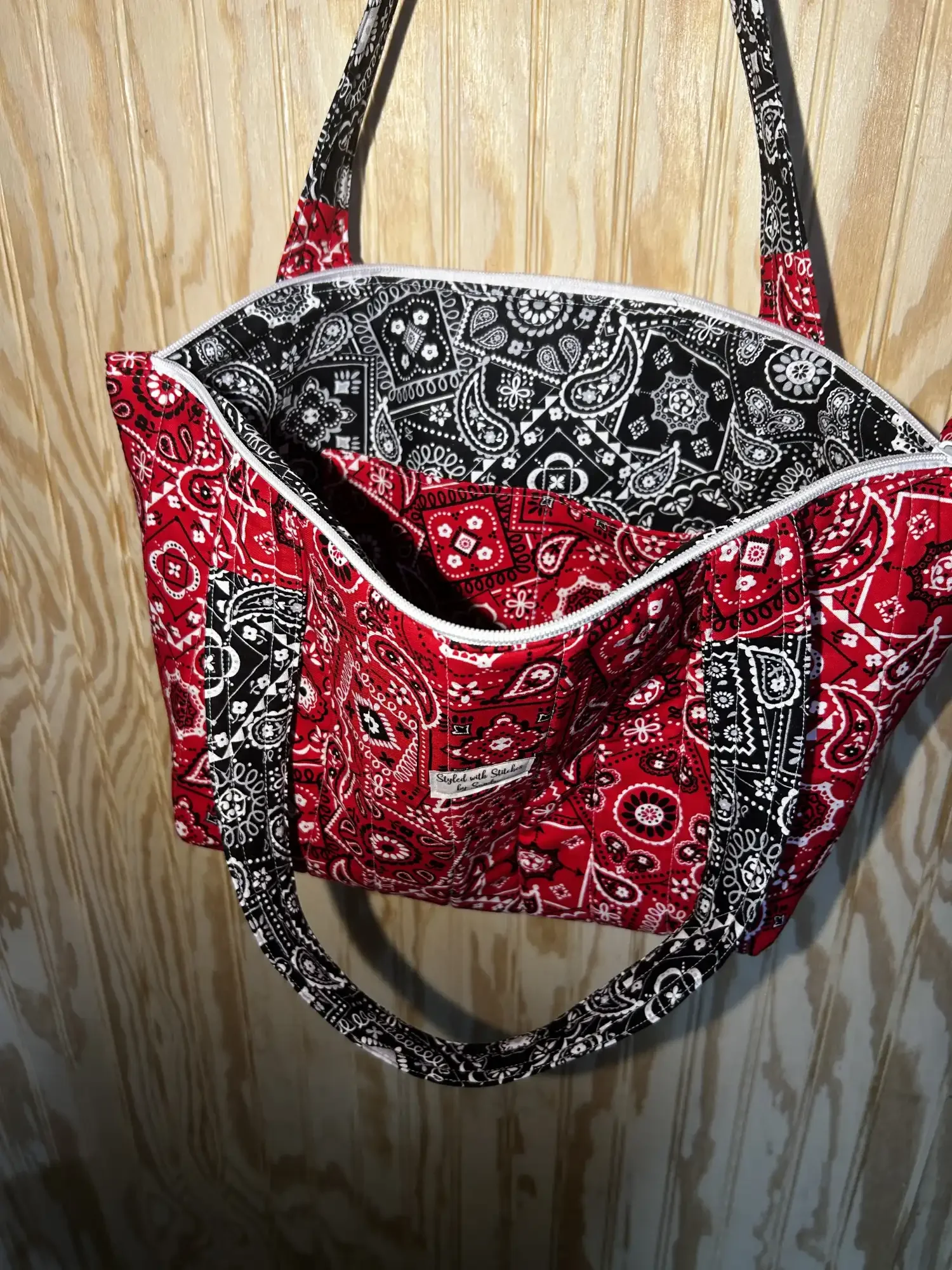 resizeplus_20261013_013909748_red tote 1.webp