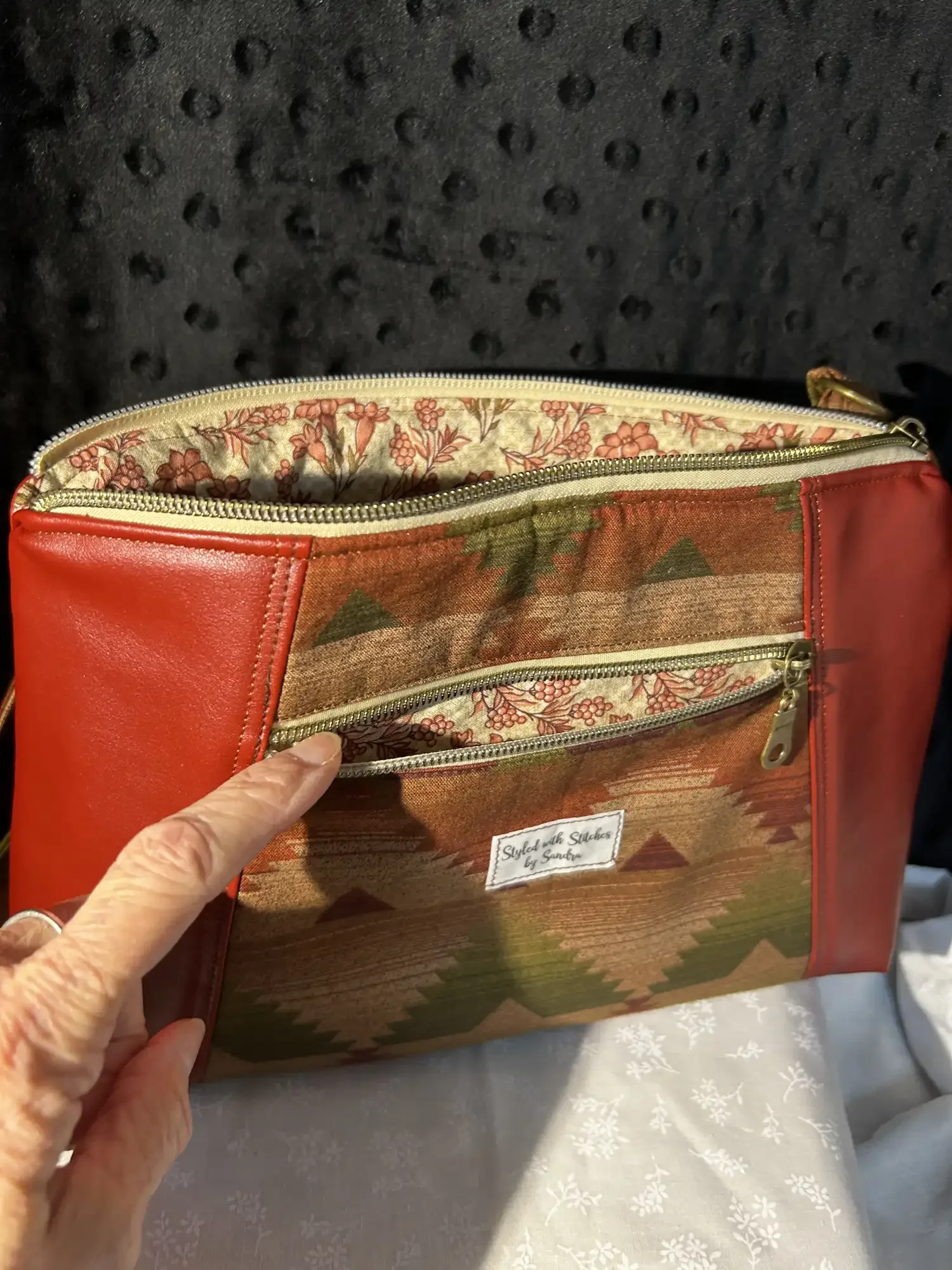 resizeplus_red pocketbook 2.webp