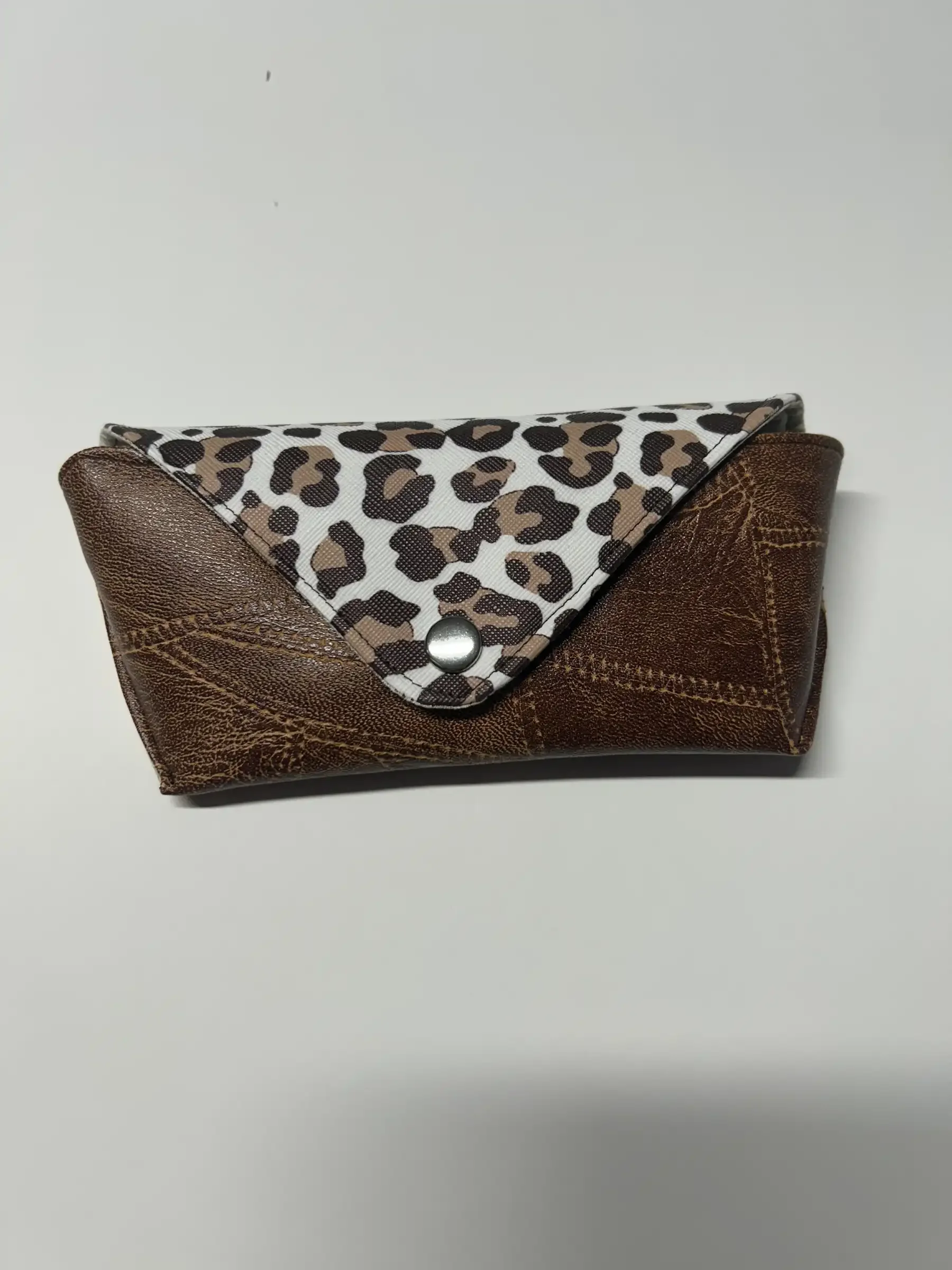 resizeplus_faux leather glasses case .webp 3.webp