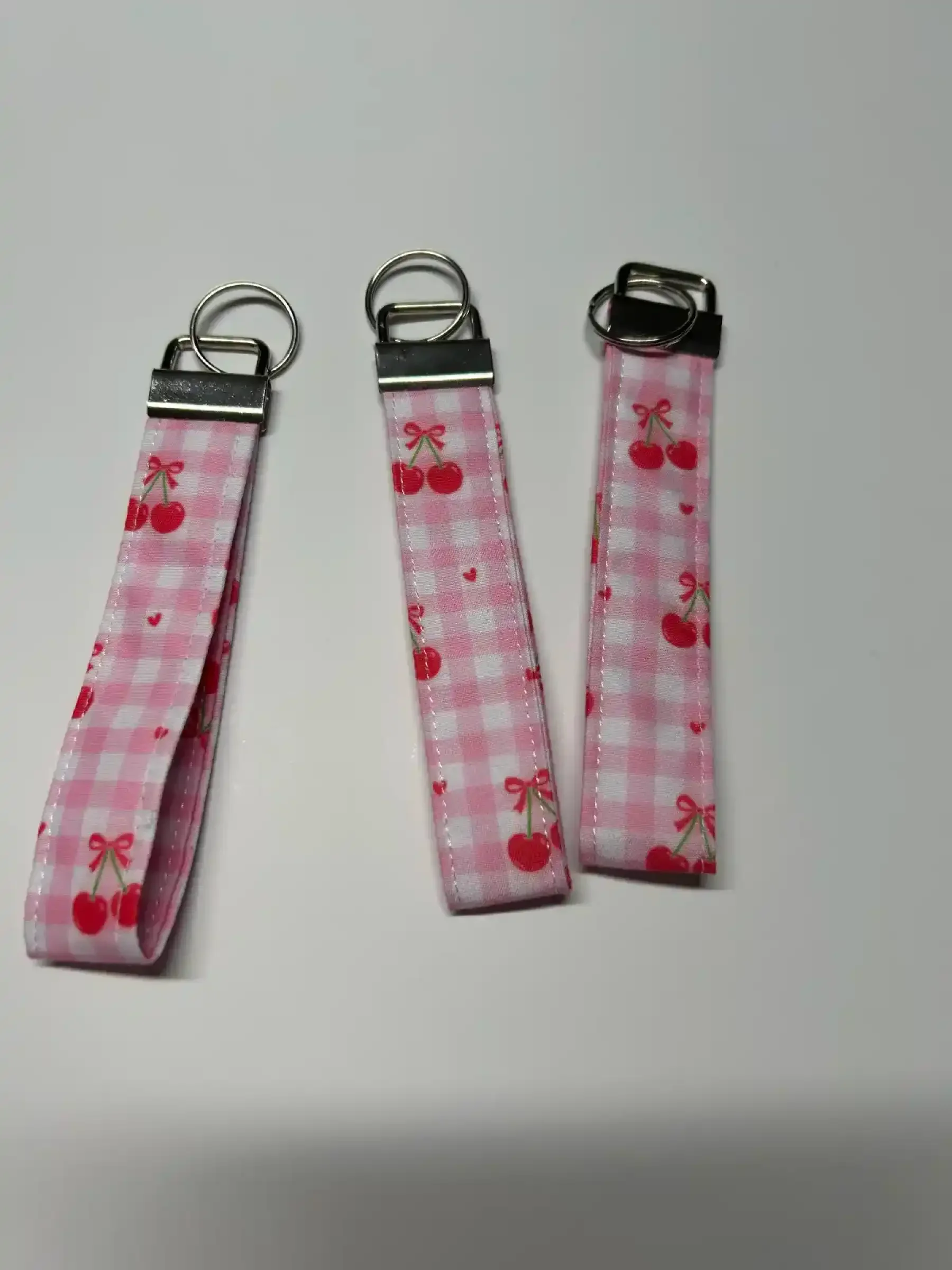 resizeplus_resizeplus_keychain cherry gingham 2.webp