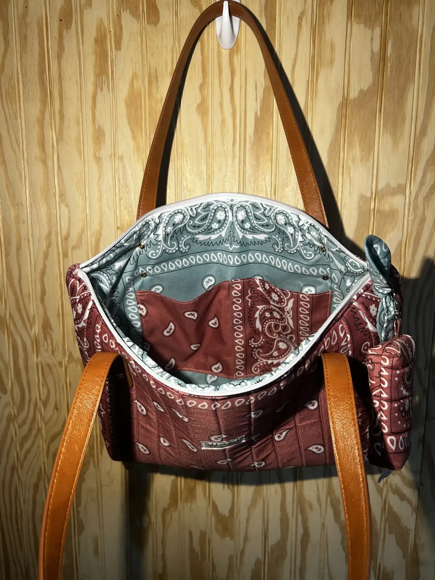 resizeplus_20261013_014444918_pink tote 1.webp