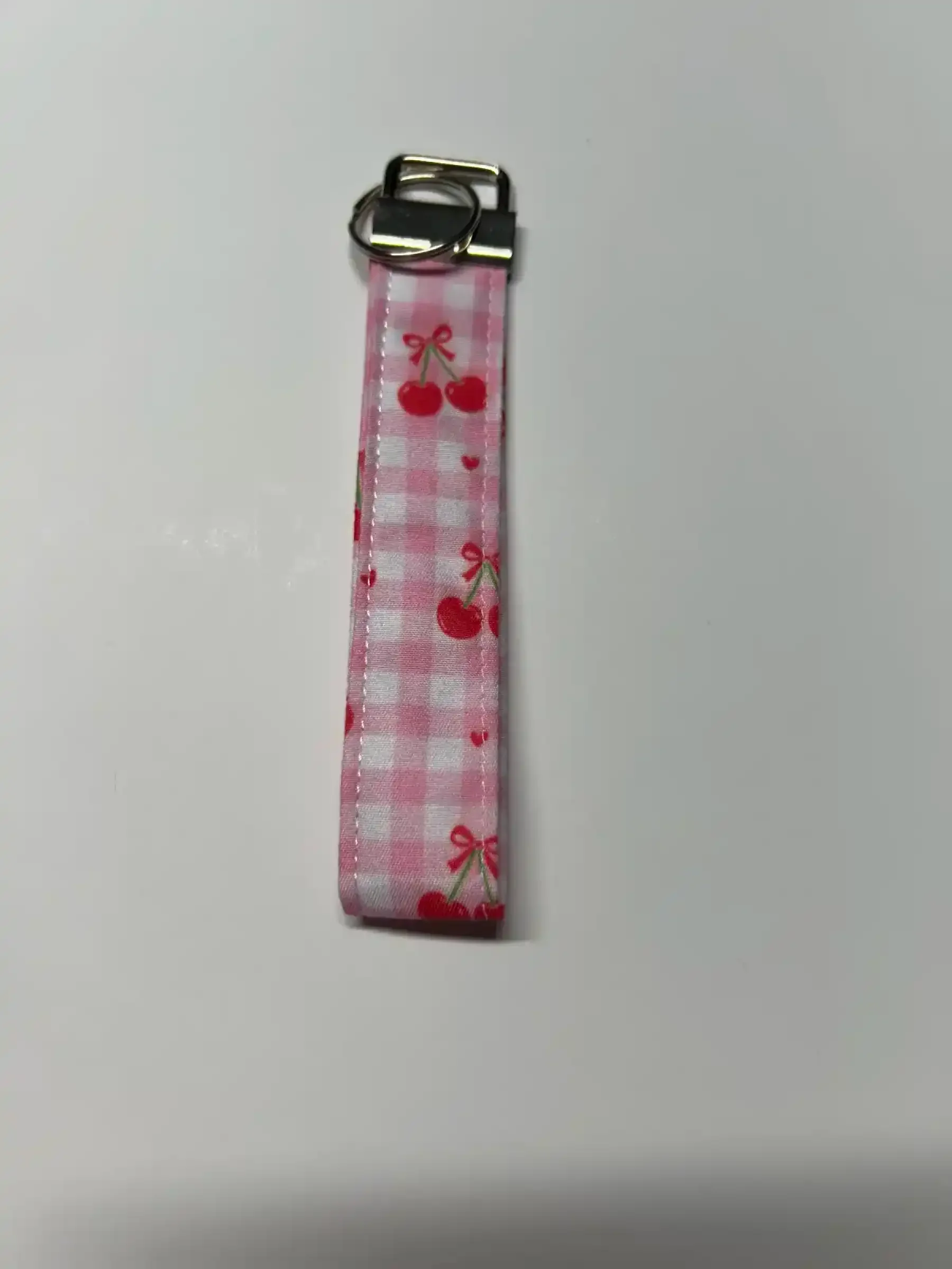 resizeplus_resizeplus_keychain cherry gingham 1.webp