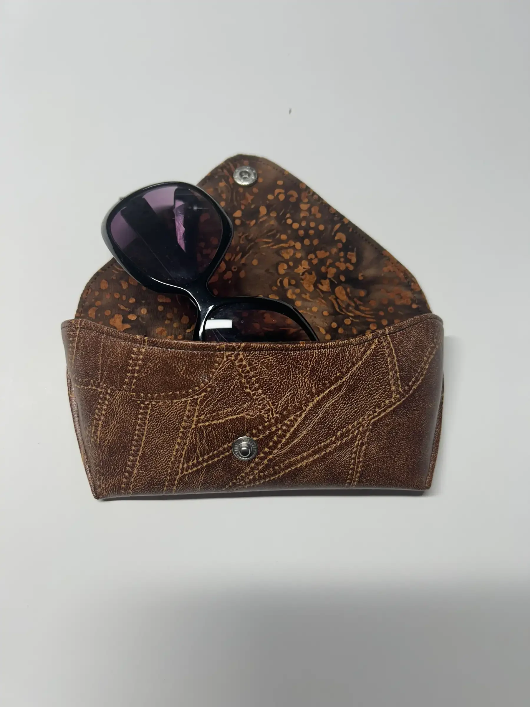 resizeplus_faux leather glasses case .webp 5.webp